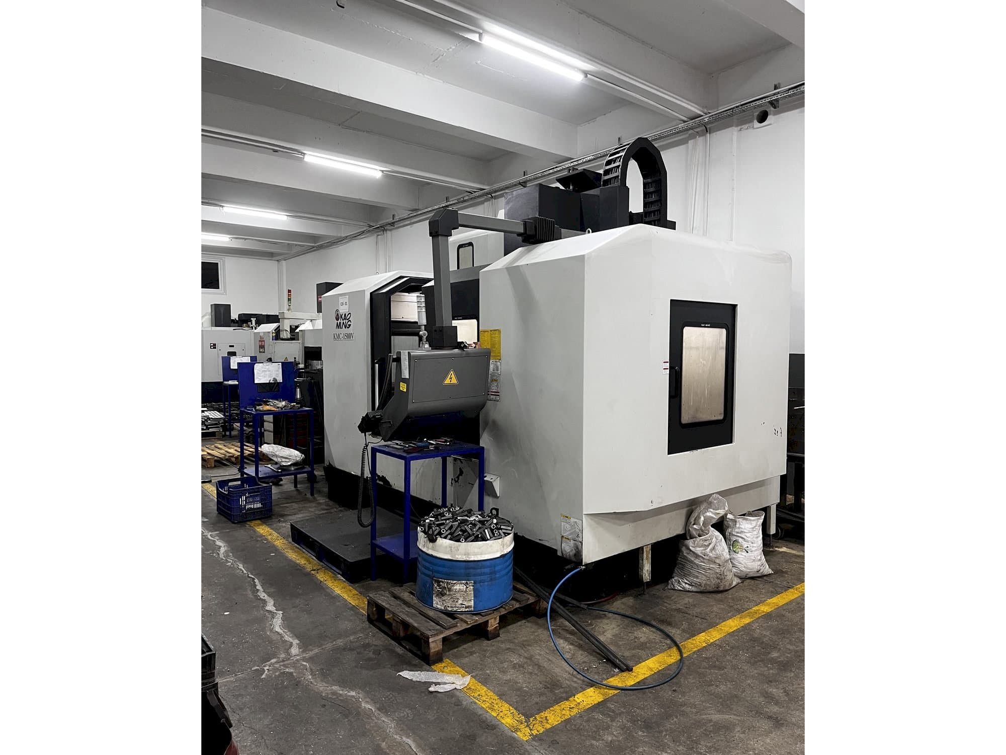 Koneen  KAOMING KMC 1500V etunäkymä