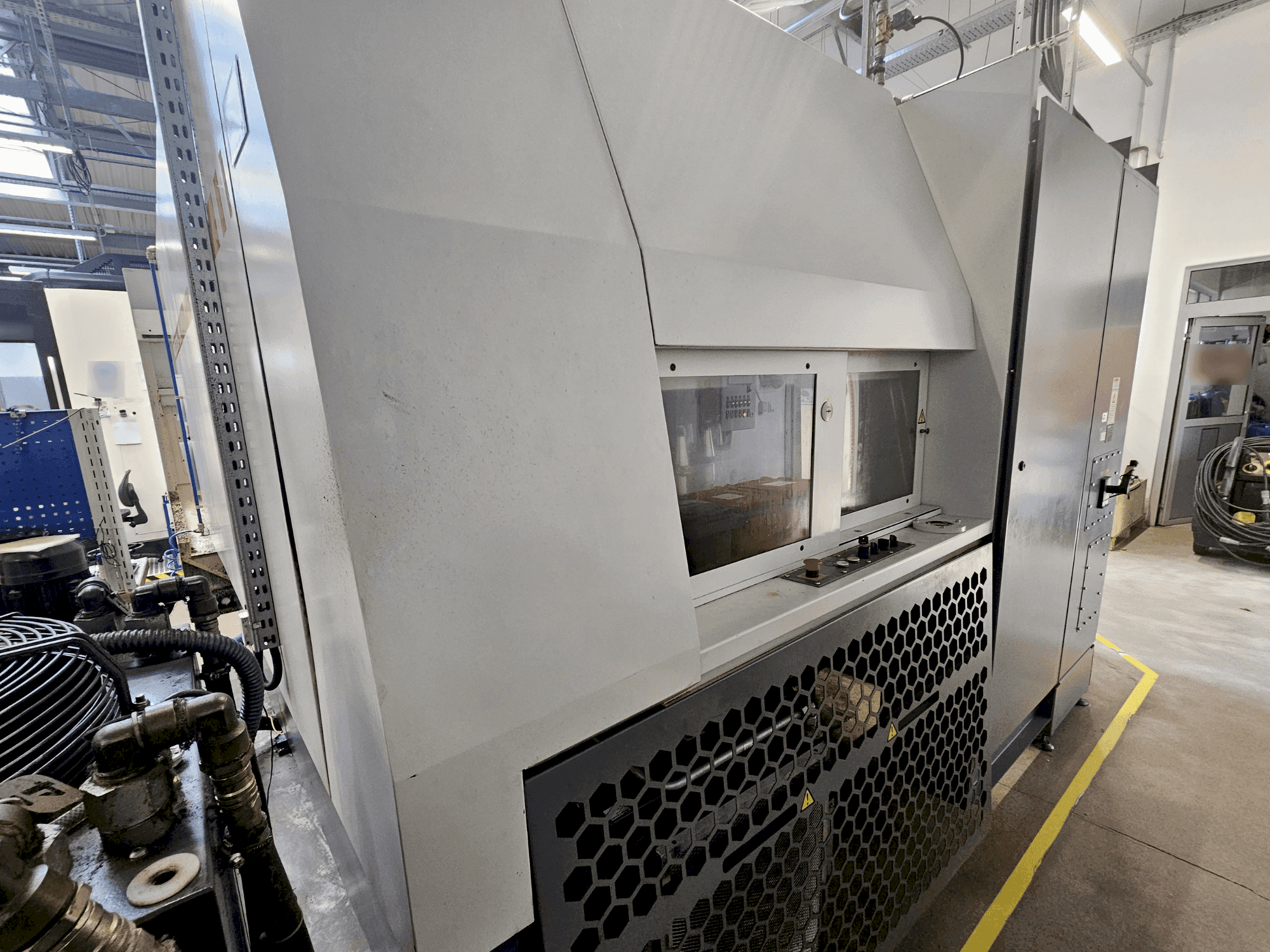 Koneen  KOVOSVIT MAS MCU 630V-5X sivunäkymä