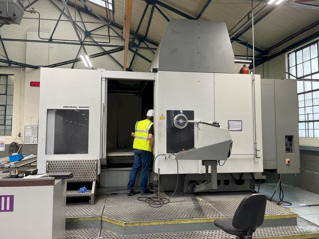 Koneen  DECKEL MAHO DMU 200T etunäkymä