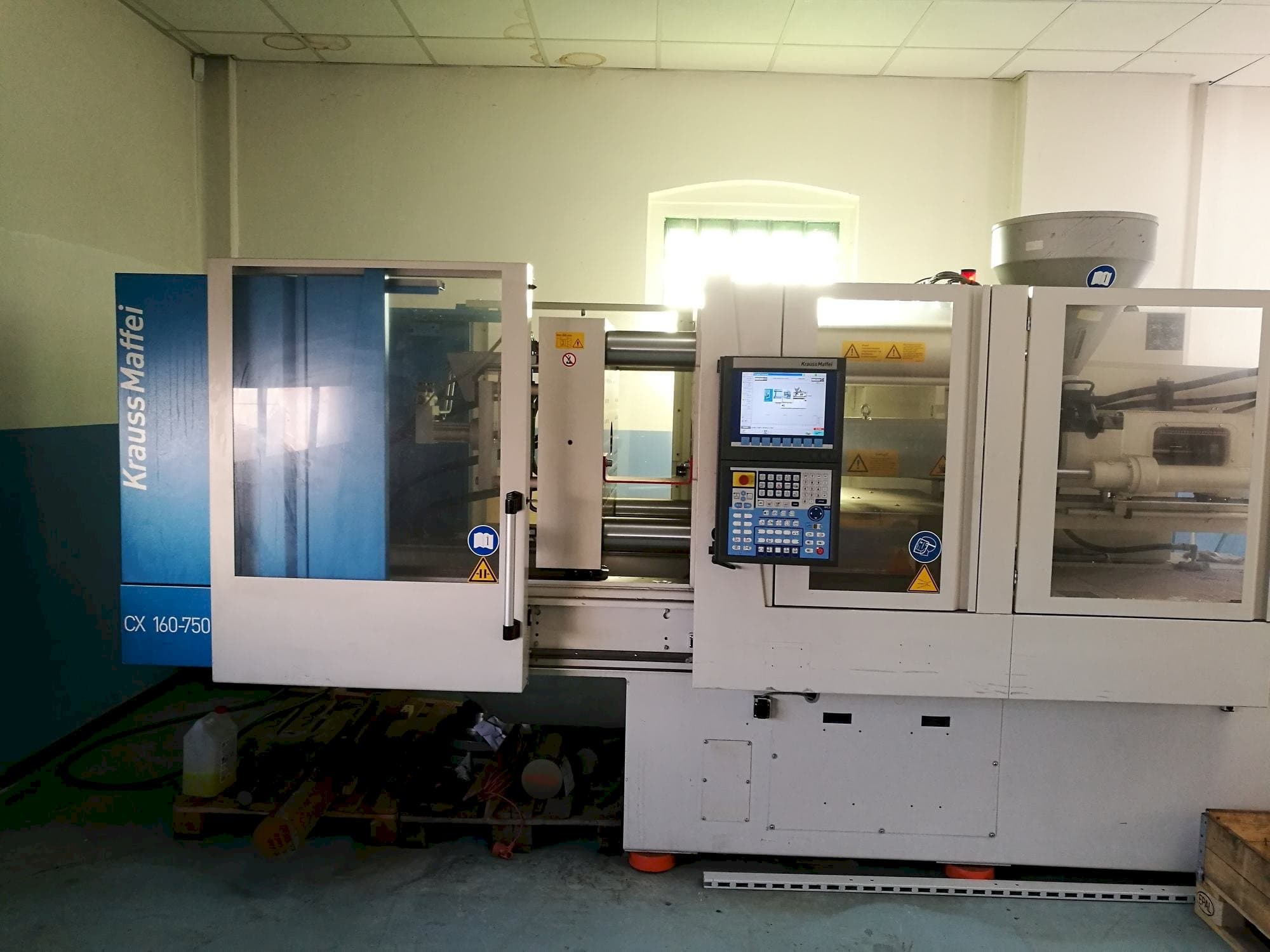 Koneen  Krauss Maffei KM 160-750 CX etunäkymä