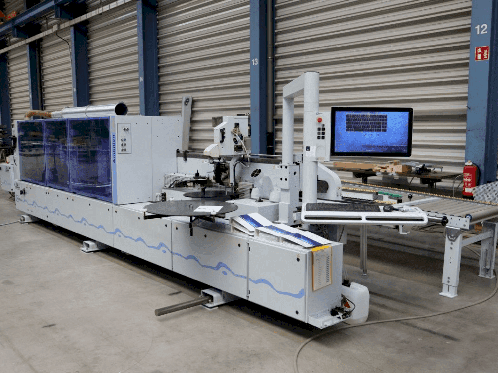 Koneen  HOMAG KAL 210 etunäkymä