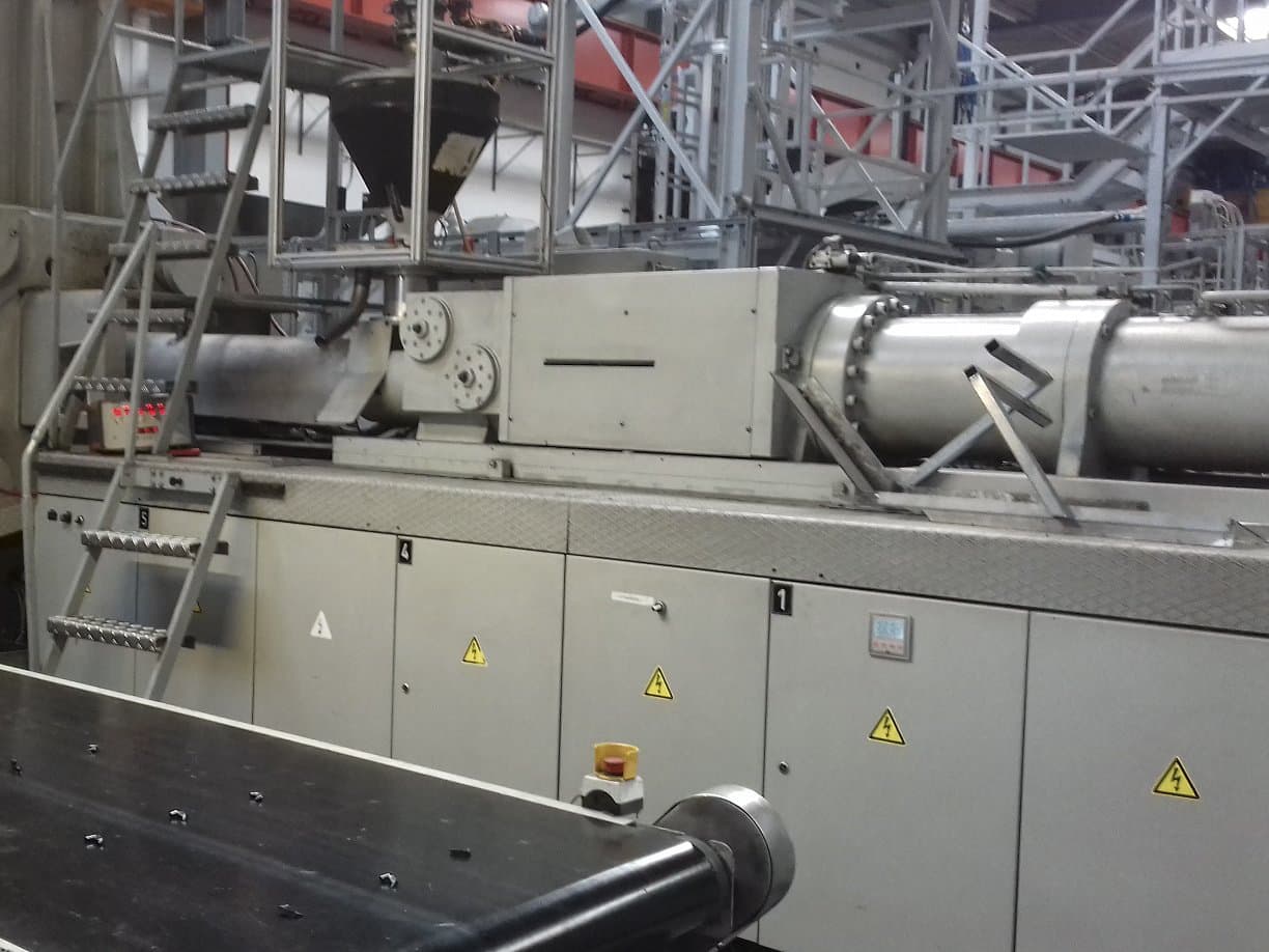 Koneen  Krauss Maffei oikean sivun näkymä 650-4350 BM