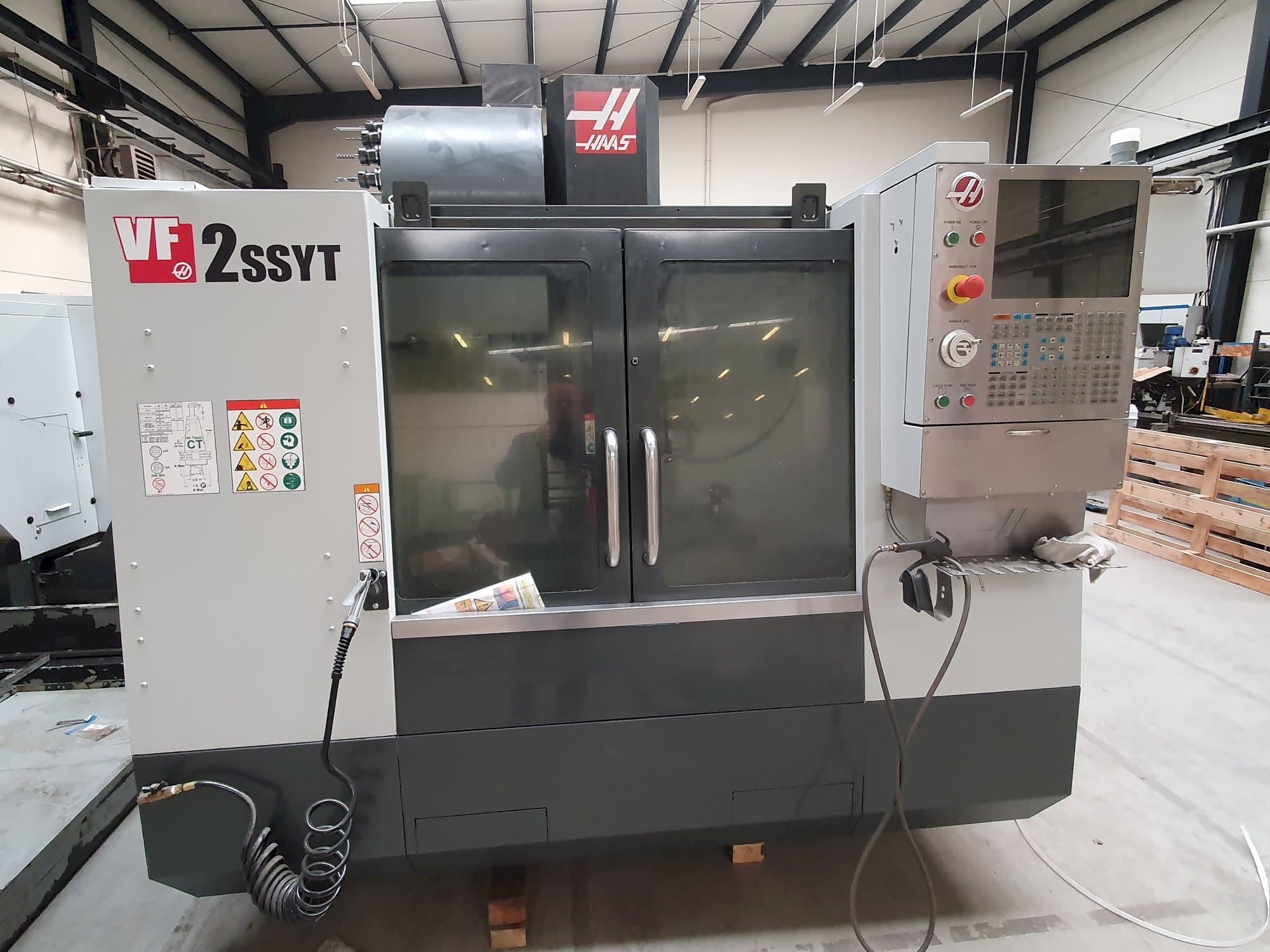 Koneen  HAAS VF-2SSYT etunäkymä