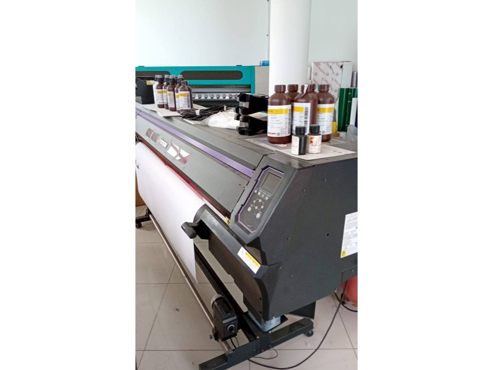 Koneen  MIMAKI ucjv300-160 etunäkymä