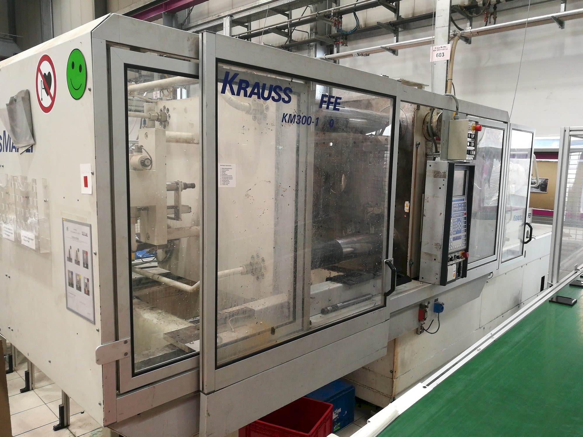 Koneen Krauss Maffei vasen näkymä KM 300-1400 C2