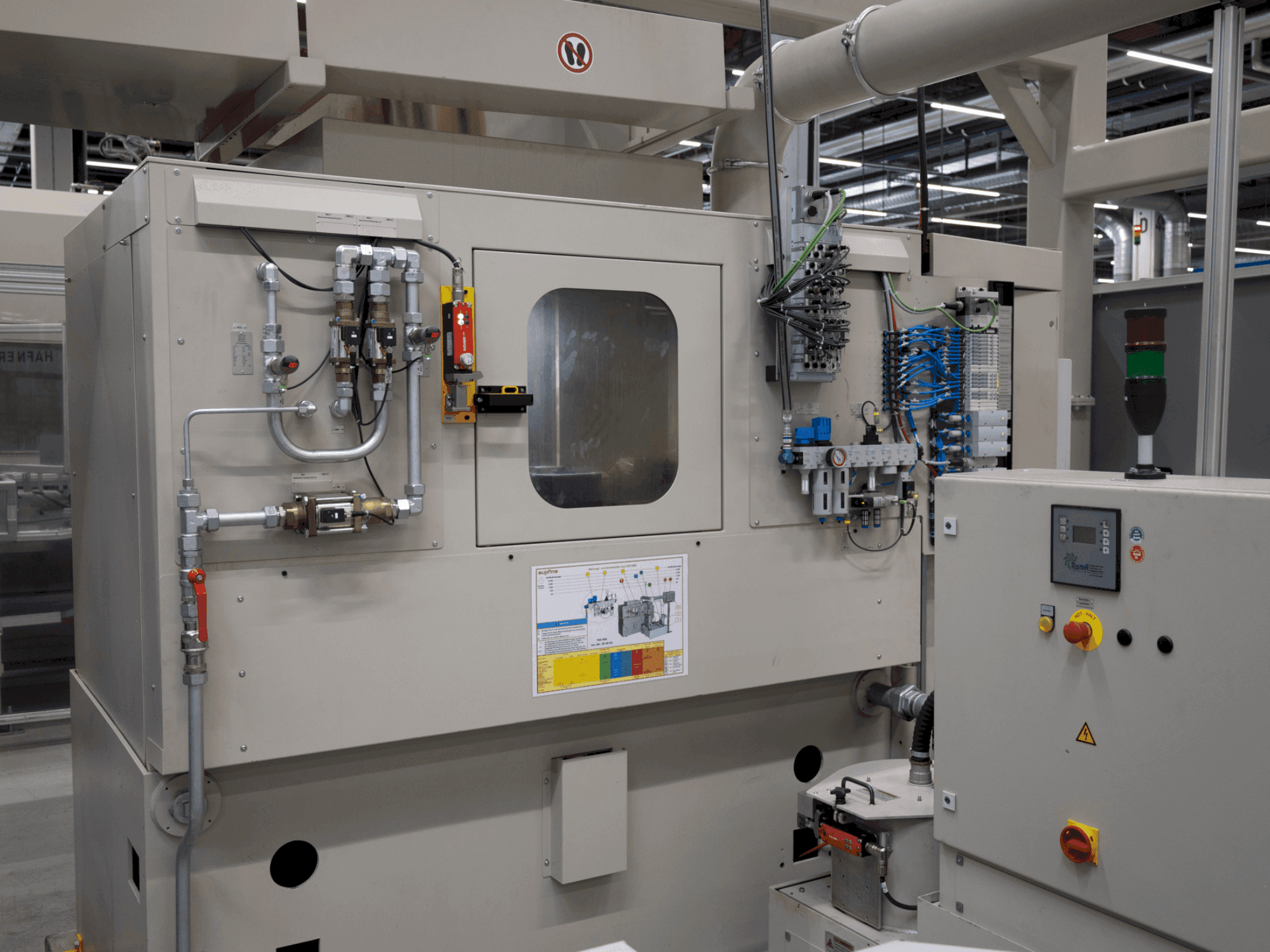 Koneen  SUPFINA LCM 220/4-220/3 etunäkymä