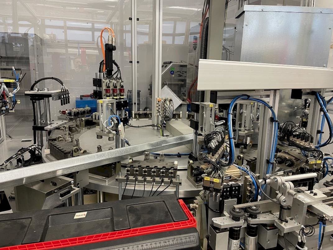 Koneen  TEAM AUTOMATION BERLIN Tattoo Needle Testing System etunäkymä