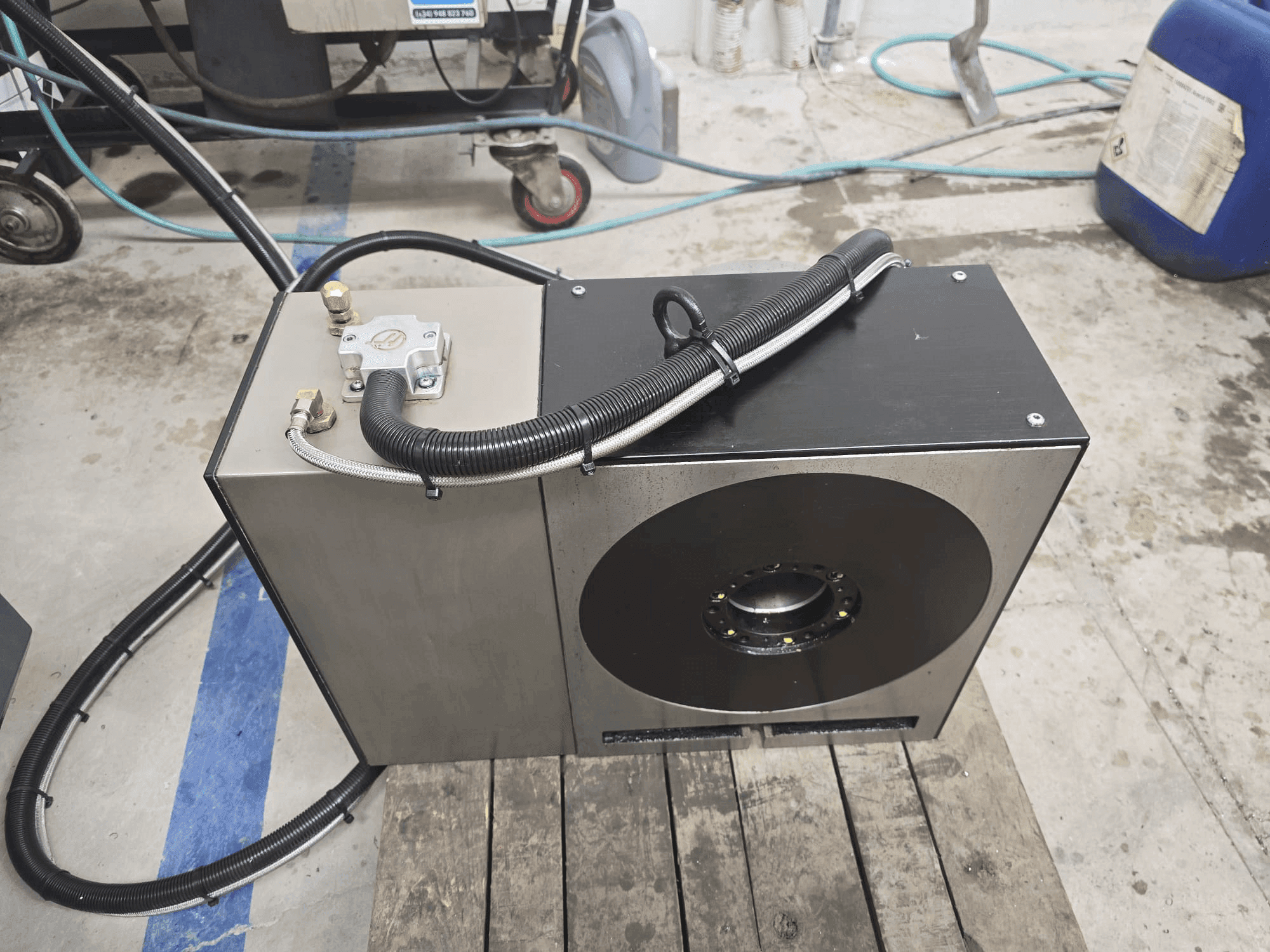 Koneen  HAAS HRT310 etunäkymä