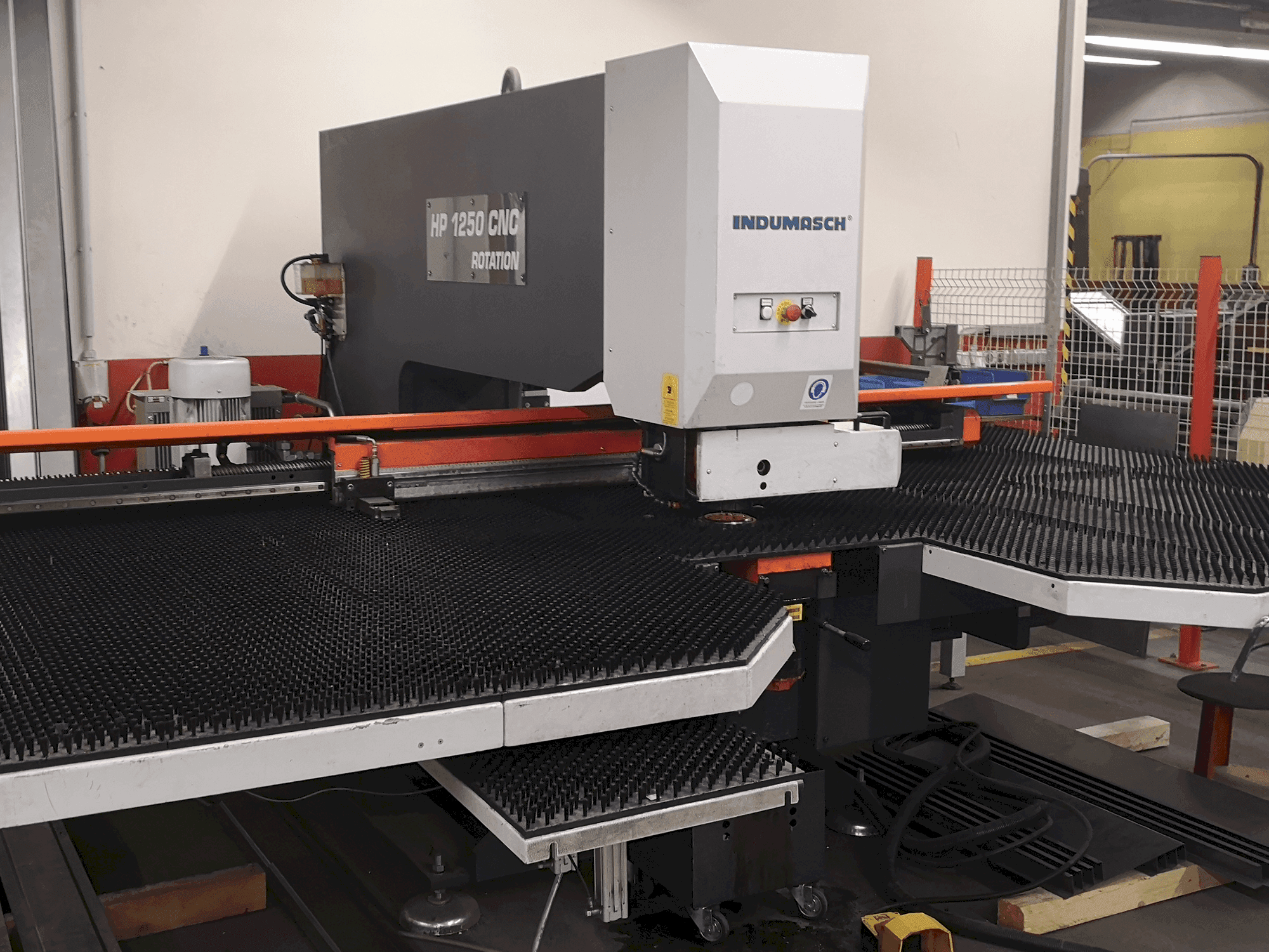 Koneen  IMAC HP 1250 INDEX etunäkymä