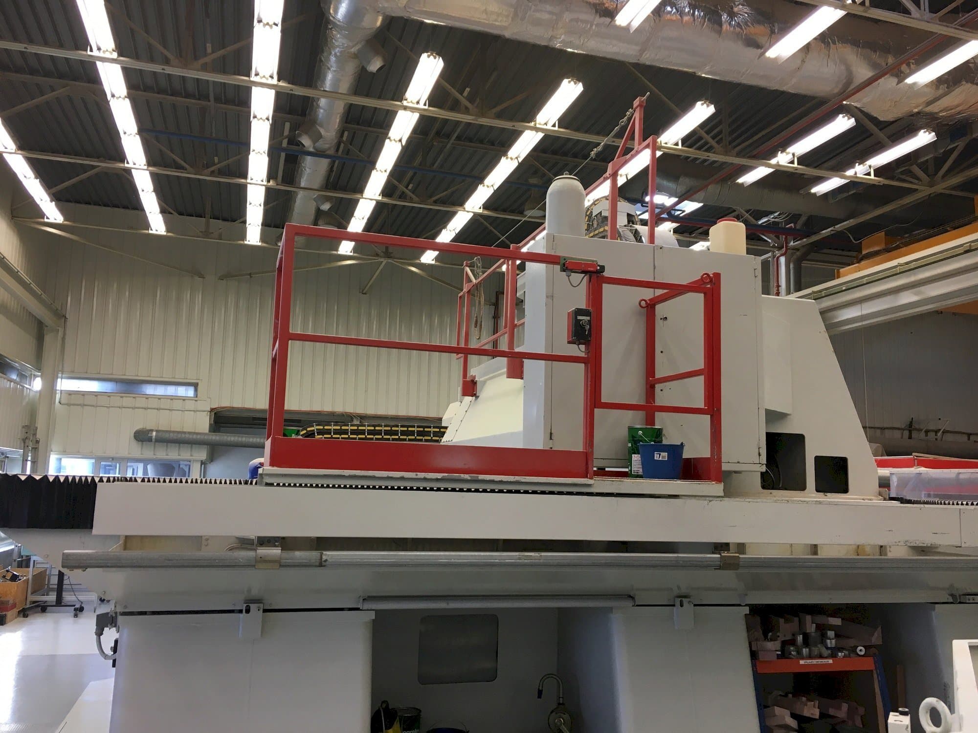 Koneen  Forest Line Minumac II 305 TH etunäkymä