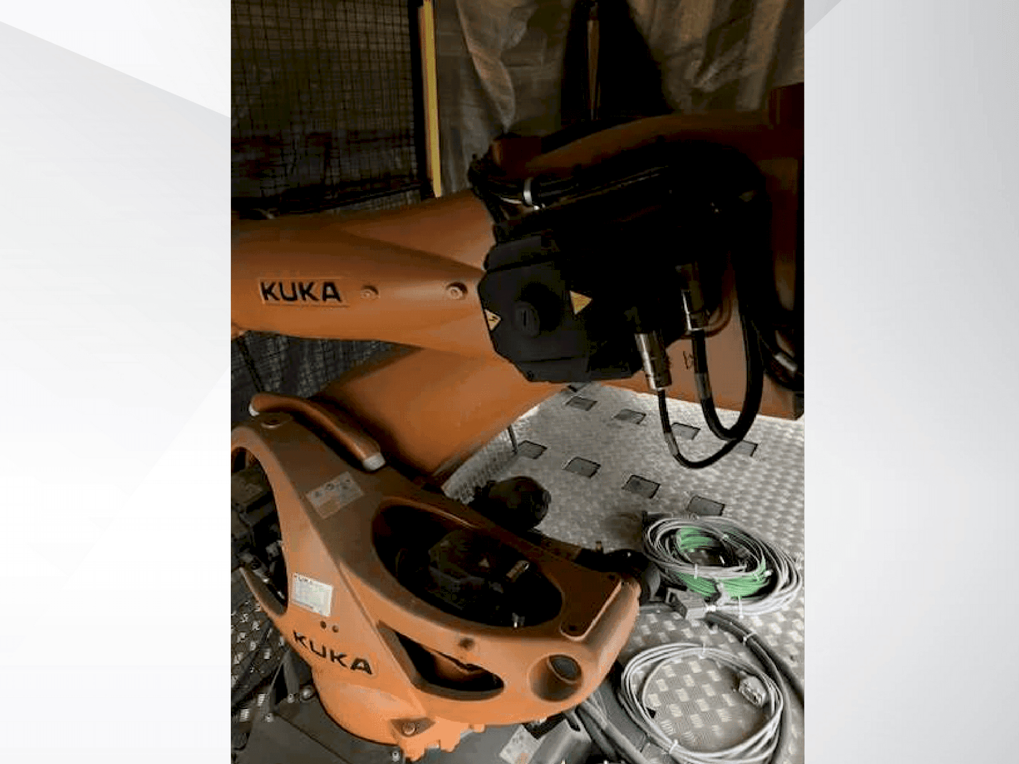 Koneen  KUKA KR 210 R2700 extra (2018) etunäkymä