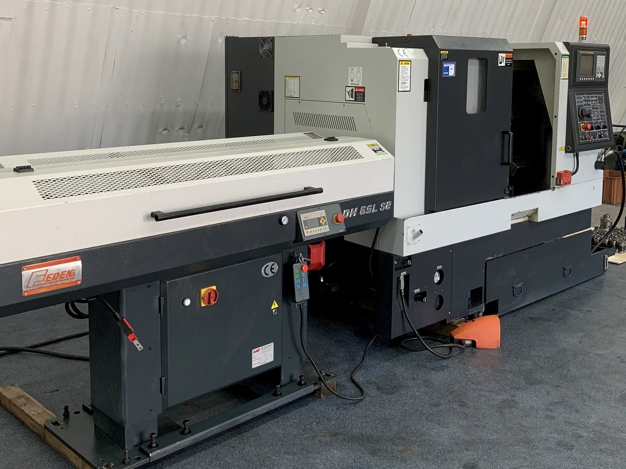 Koneen  Leadwell T-6 etunäkymä