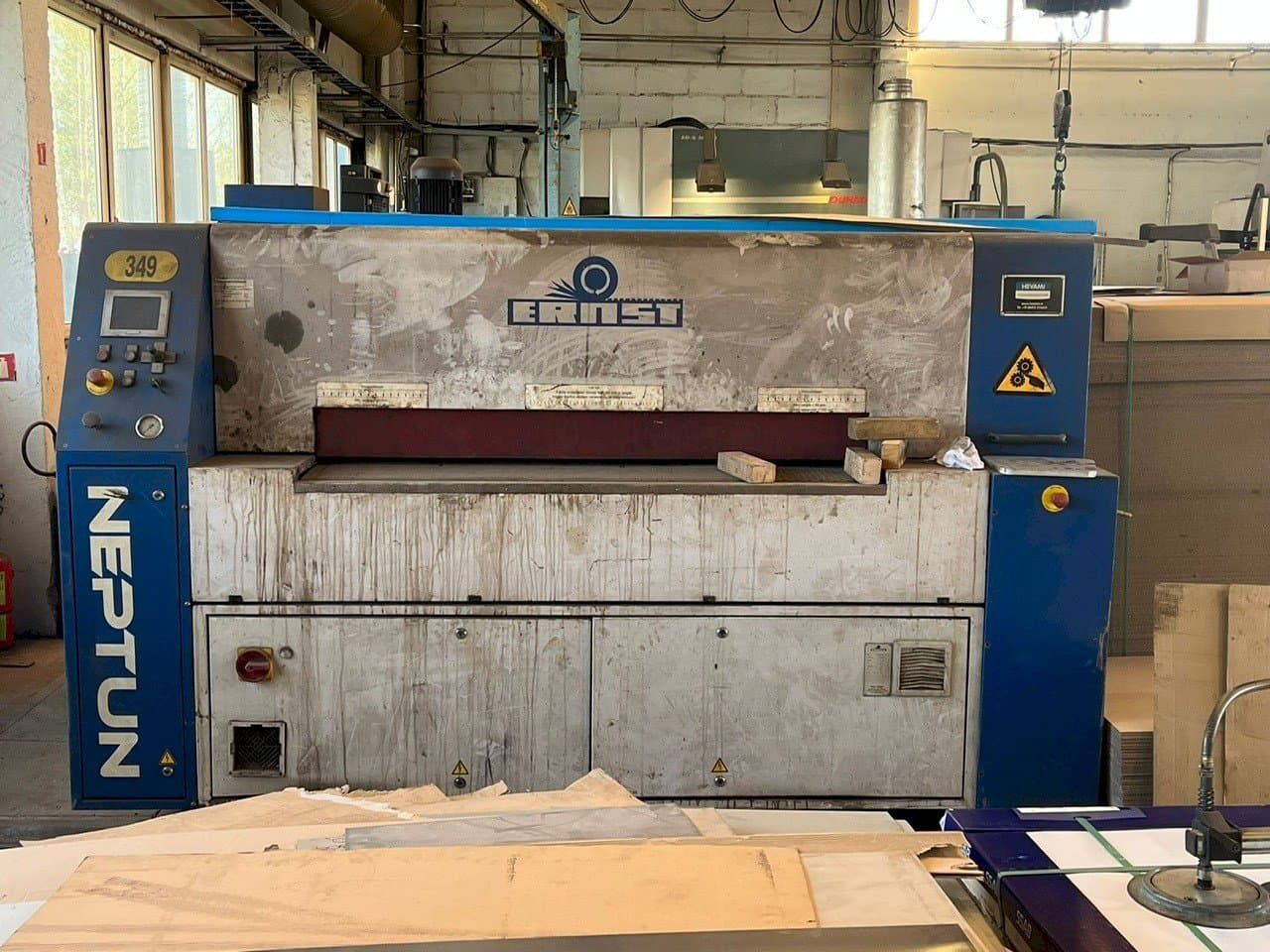 Koneen  ERNST Neptun E/B etunäkymä