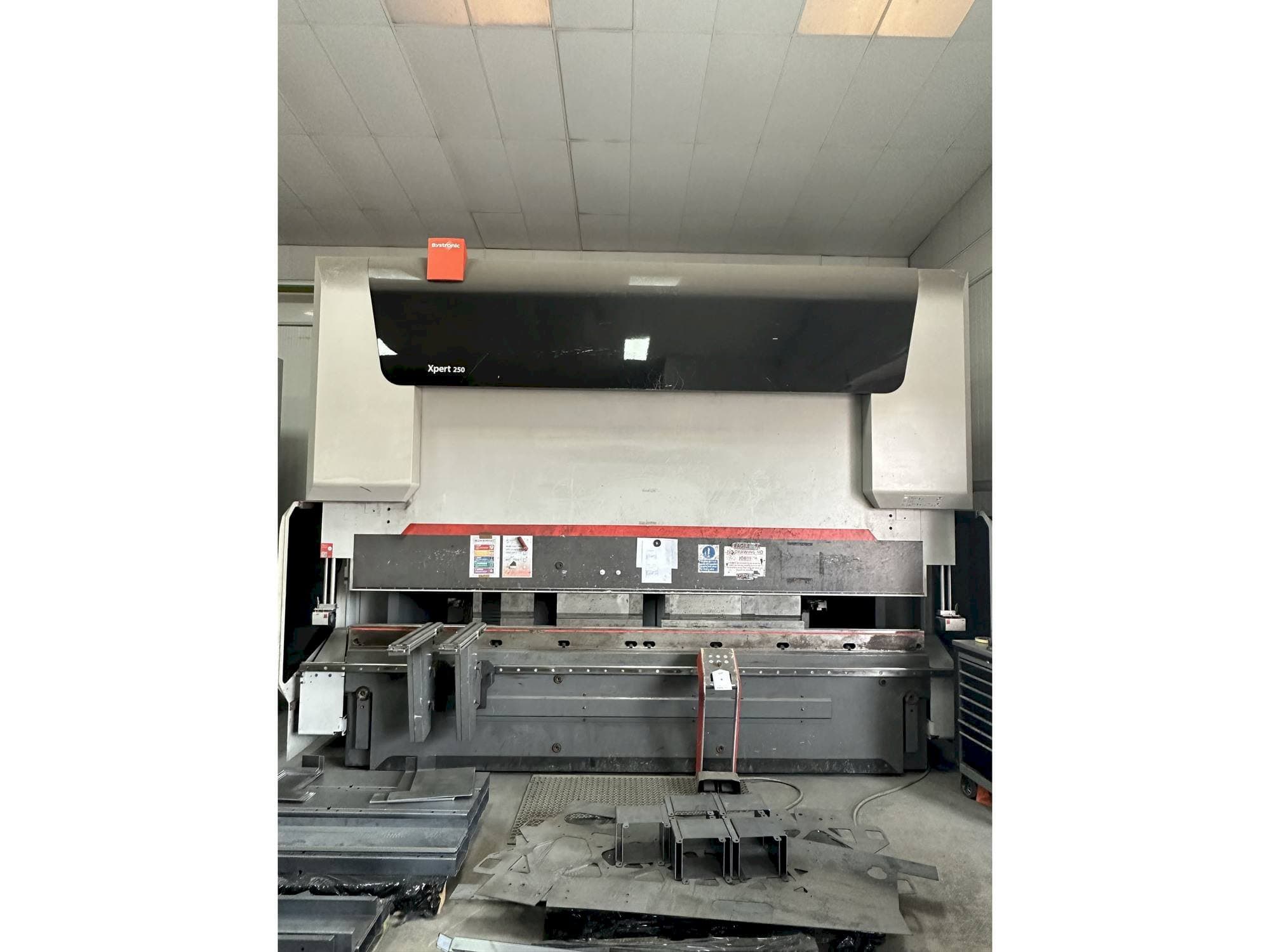 Koneen  Bystronic Xpert 250/4100 etunäkymä
