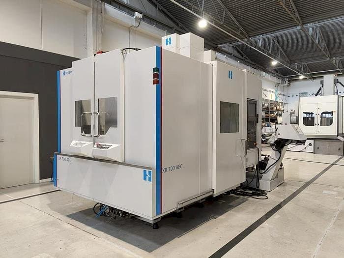 Koneen  Bridgeport XR-700 APC etunäkymä