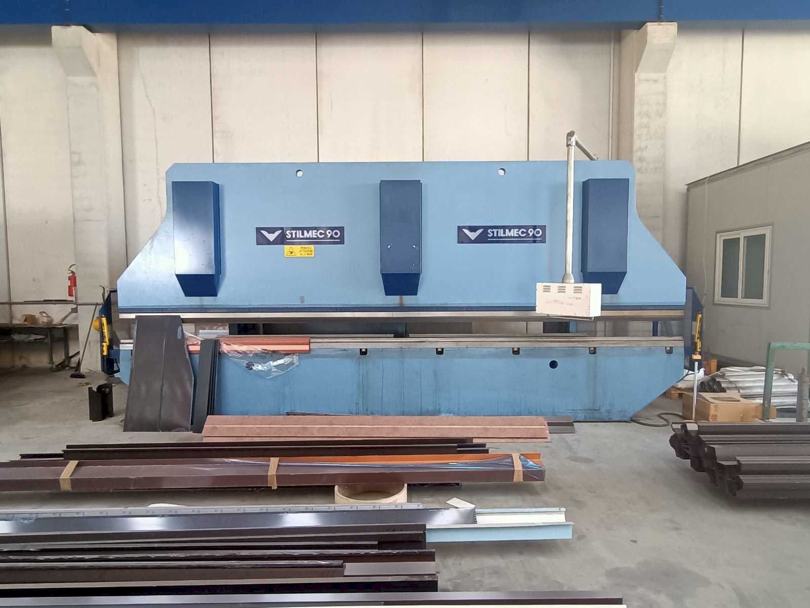 Koneen  Stillmec 90 6500 x 200 ton etunäkymä