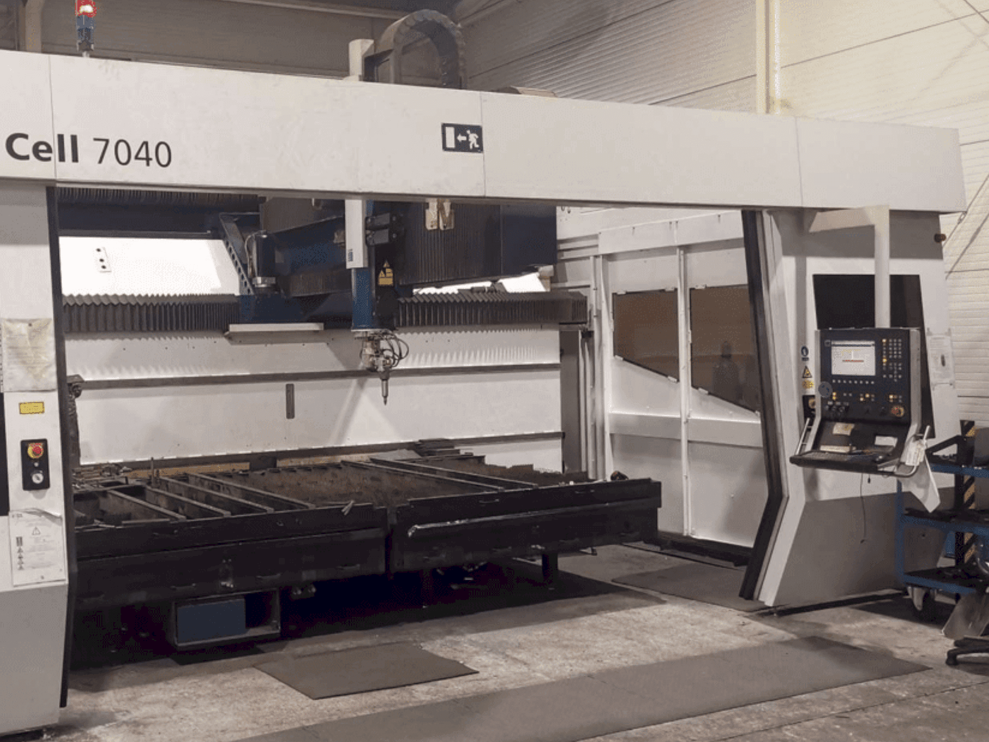 Koneen  TRUMPF TruLaser Cell 7040 etunäkymä