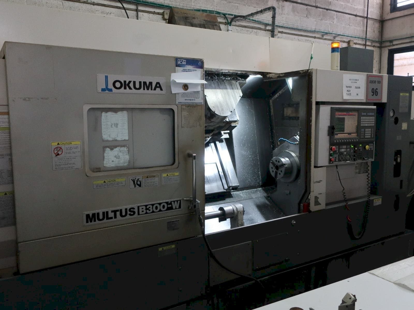 Koneen  Okuma MULTUS B300-W etunäkymä