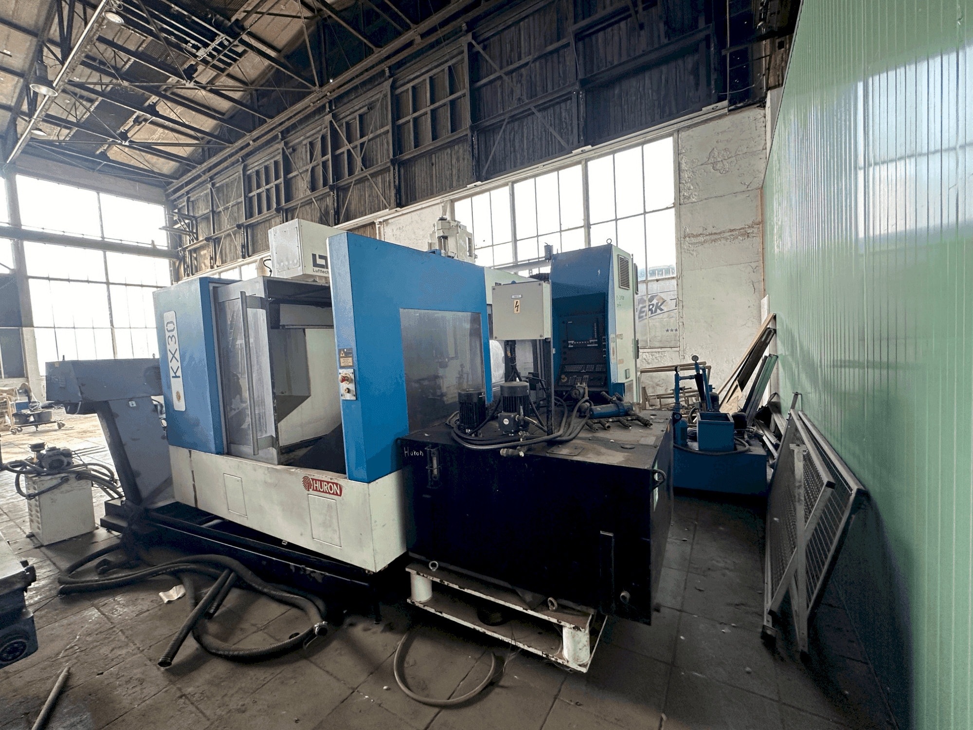 Koneen  Huron KX30 etunäkymä