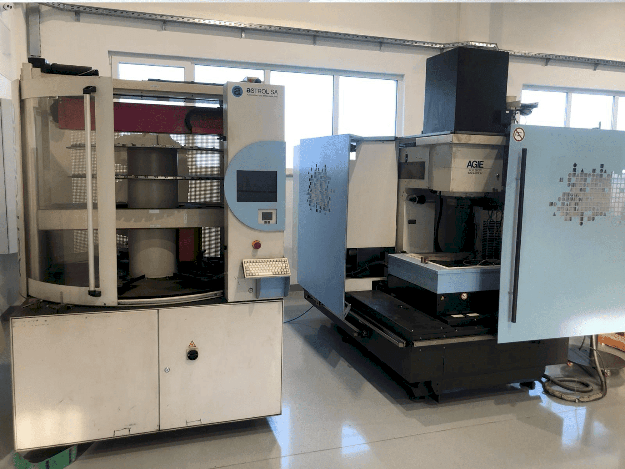 Koneen  AGIE AGIETRON Innovation 2 etunäkymä