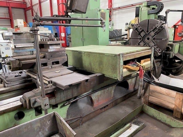 Koneen  TOS SU 100/8000 etunäkymä