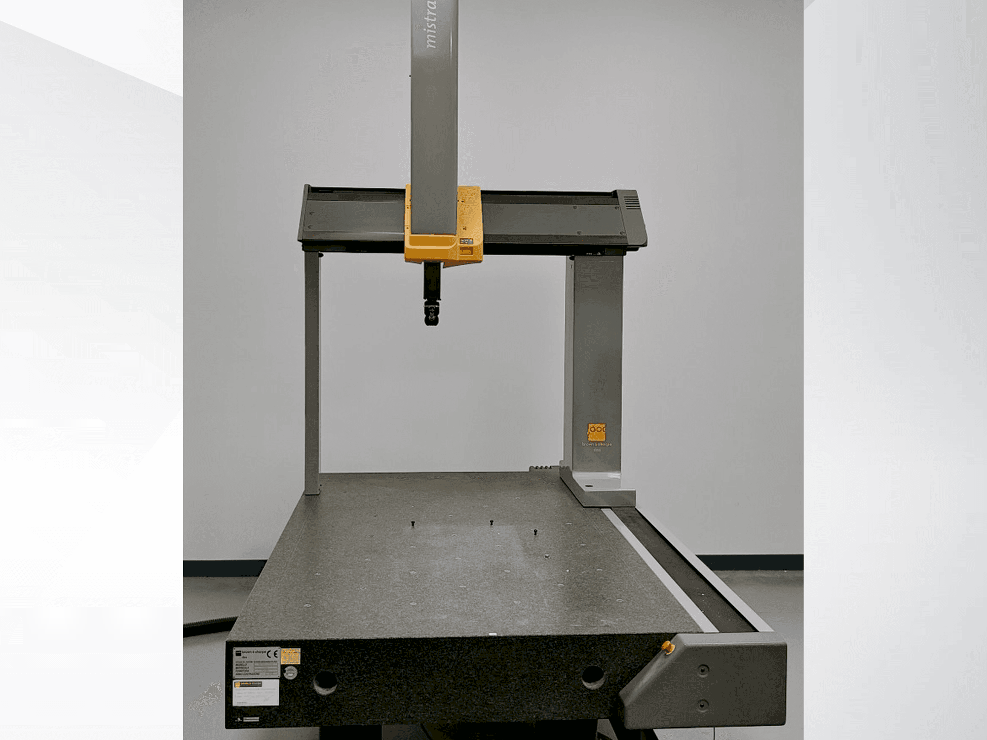 Koneen  BROWN & SHARPE Mistral etunäkymä