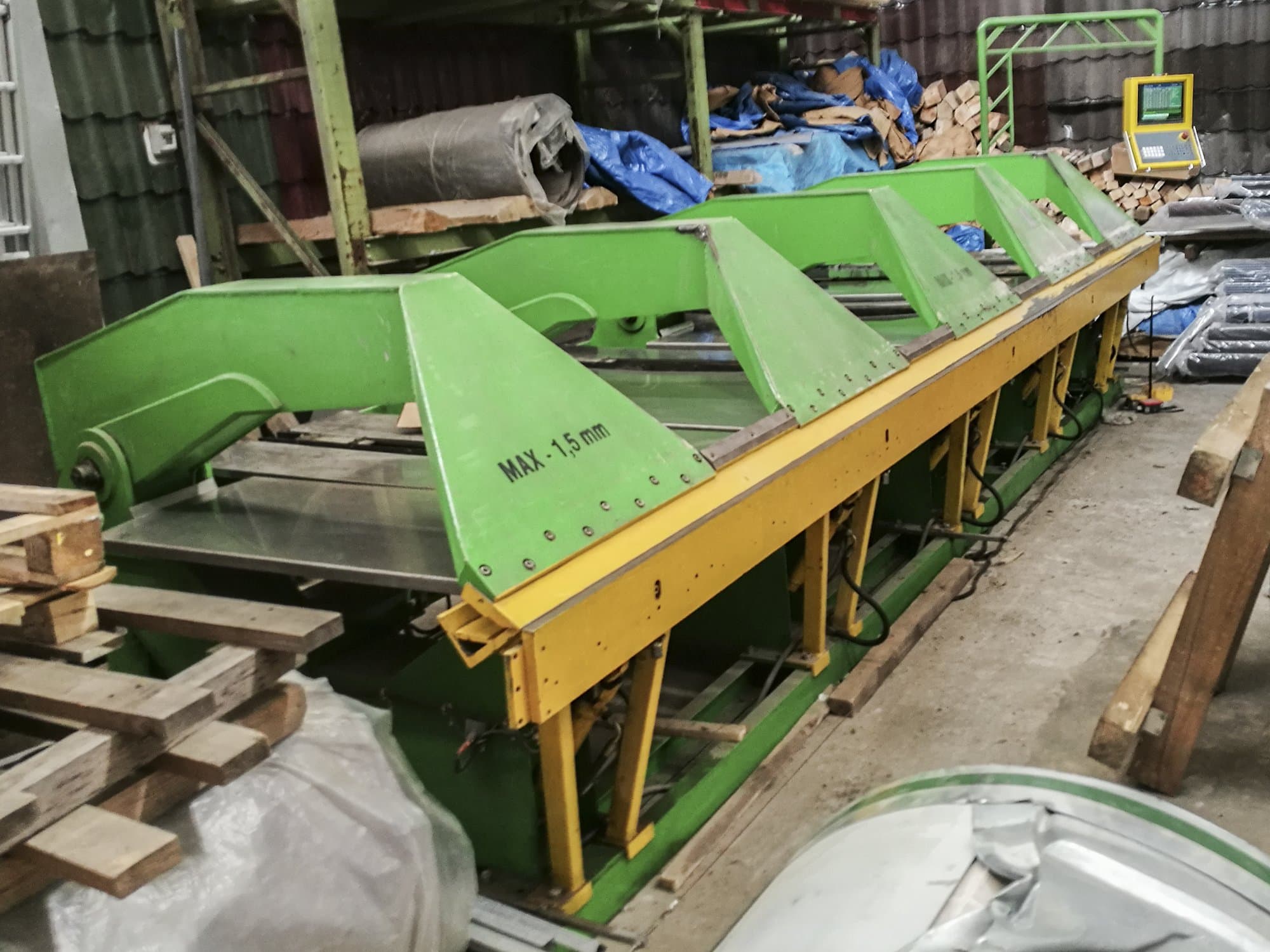 Koneen  BUD-MASZ vasen näkymä ZAGINARKA