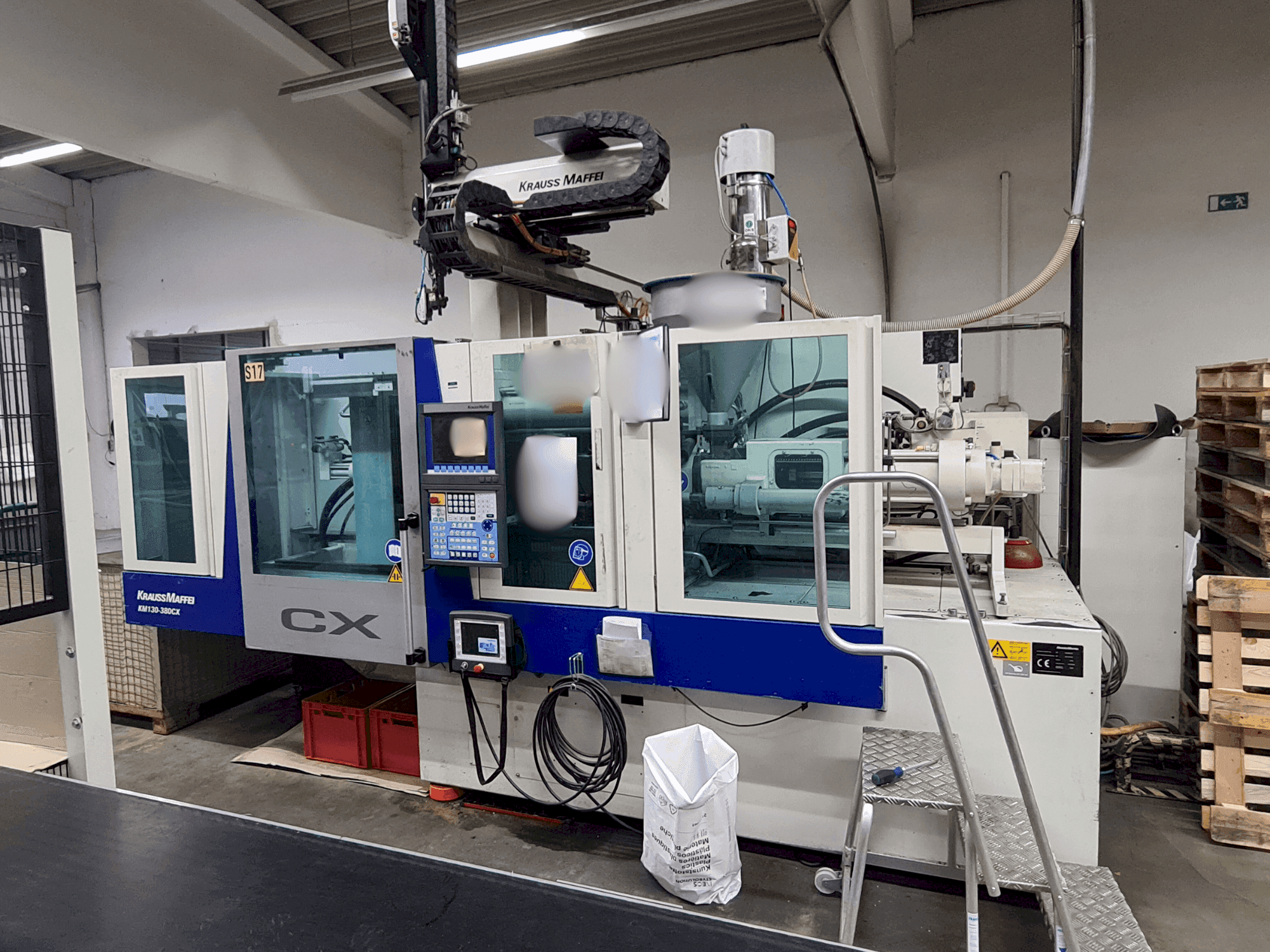 Koneen  Krauss Maffei 130-380 CX etunäkymä