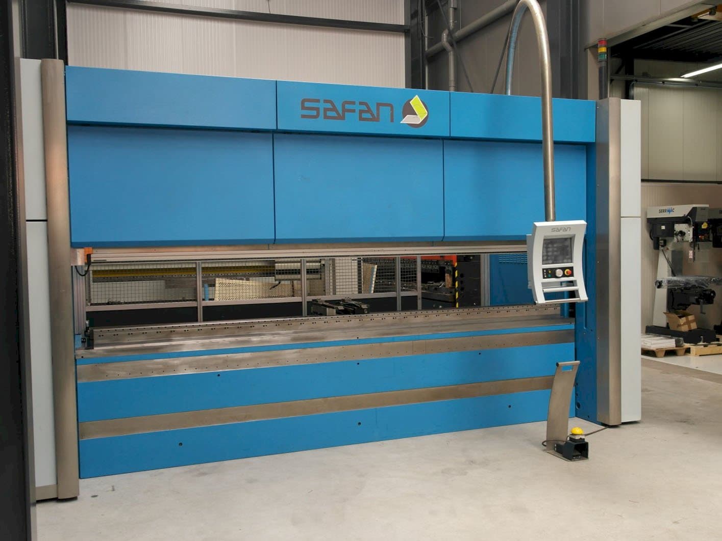 Koneen  Safan etunäkymä E-Brake 200-4100 TS 1