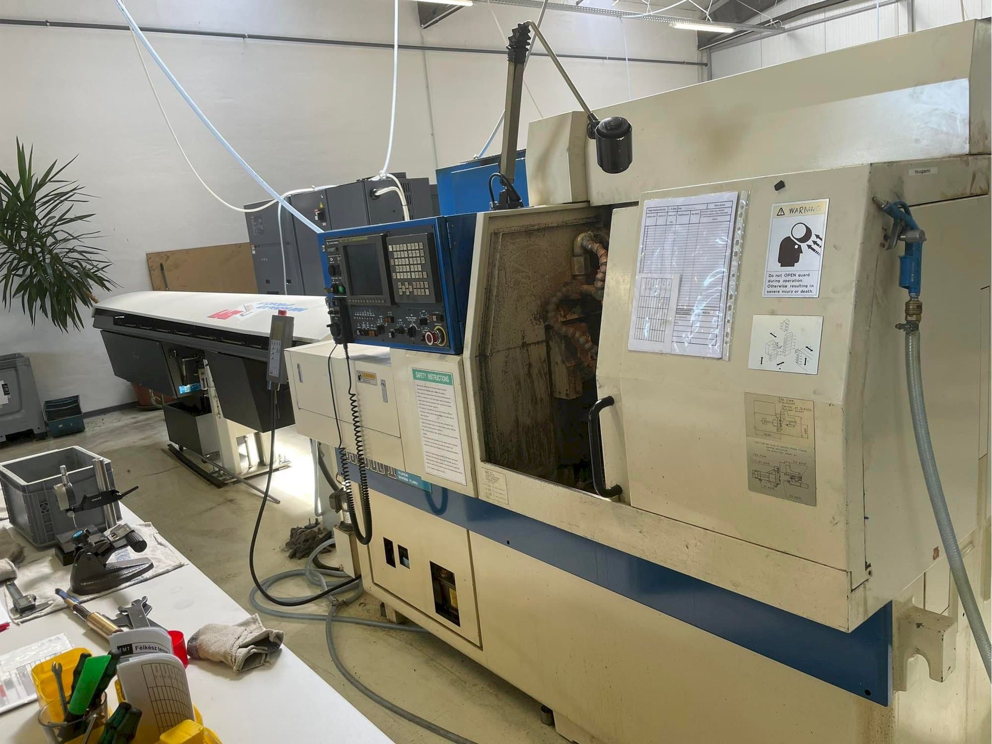 Koneen  TSUGAMI BS20-II oikean sivun näkymä