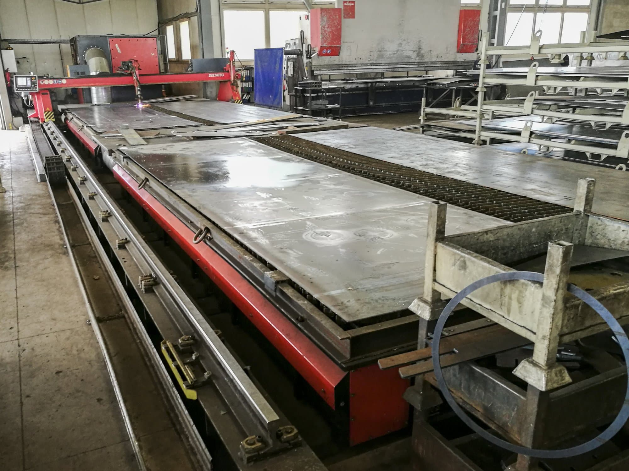 Koneen  KOIKE vasen näkymä DELTATEC