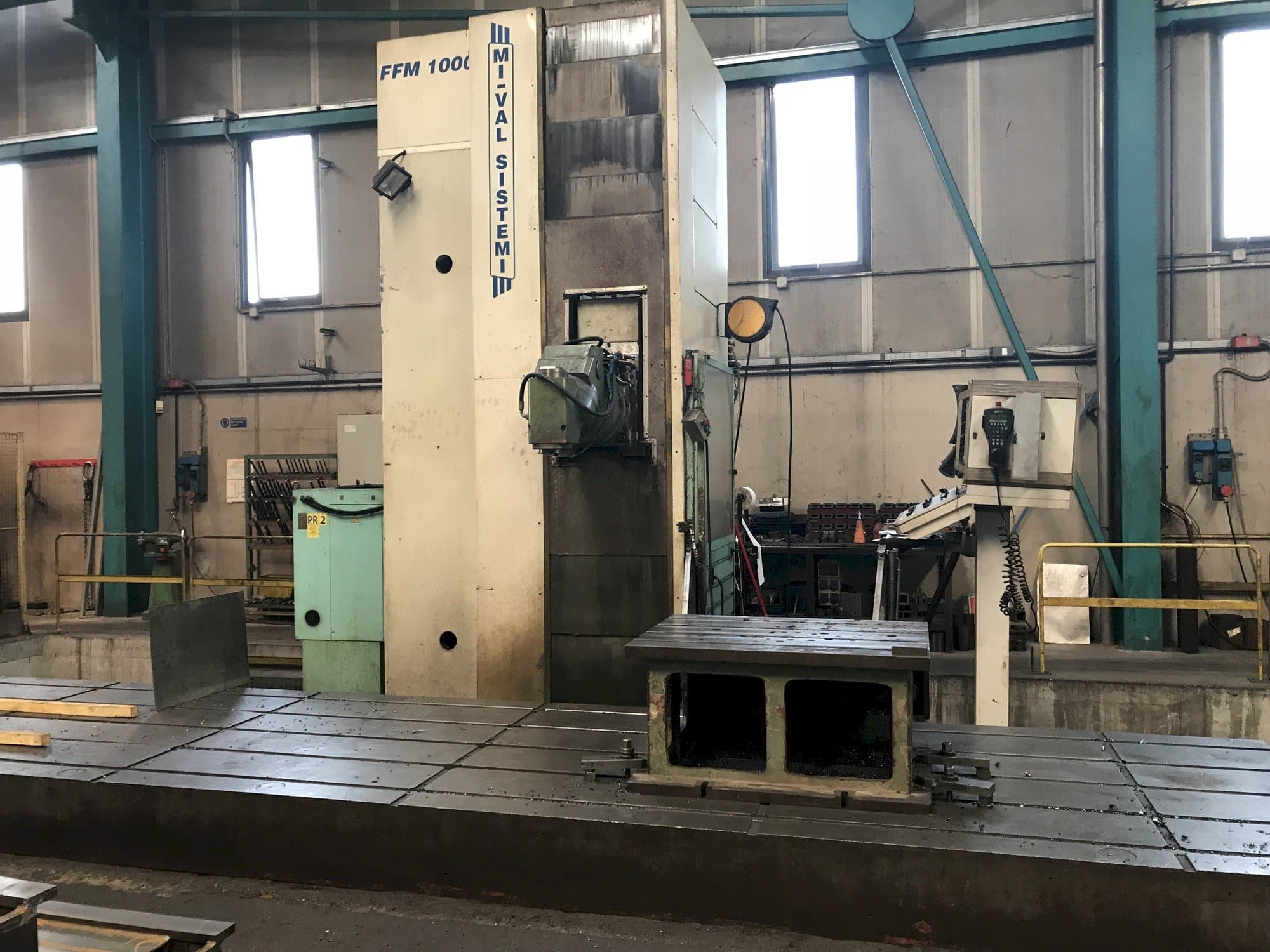 Koneen  MIVAL FFM 1000 etunäkymä