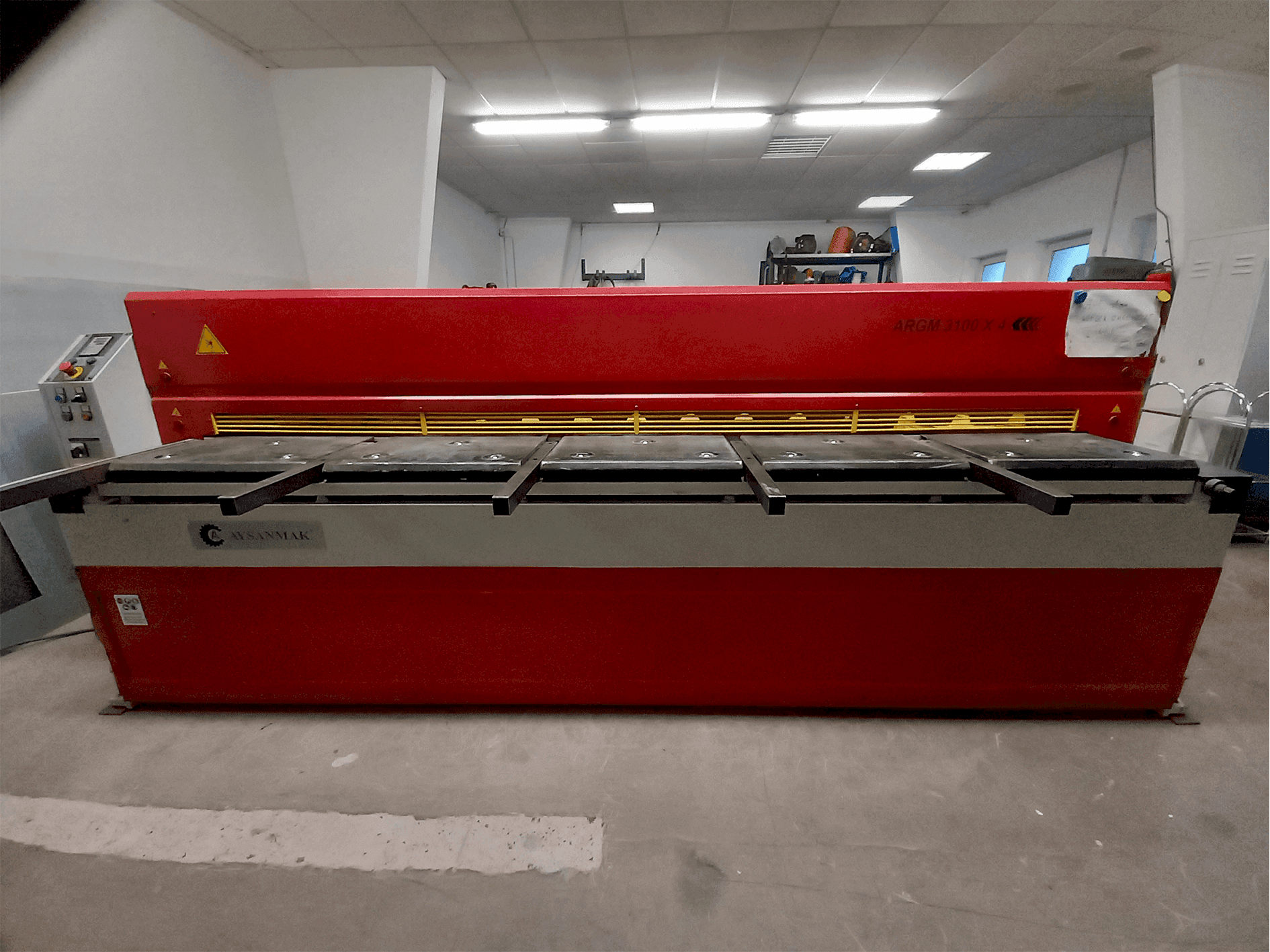 Koneen  AYSANMAK ARGM 3100 x 4 etunäkymä
