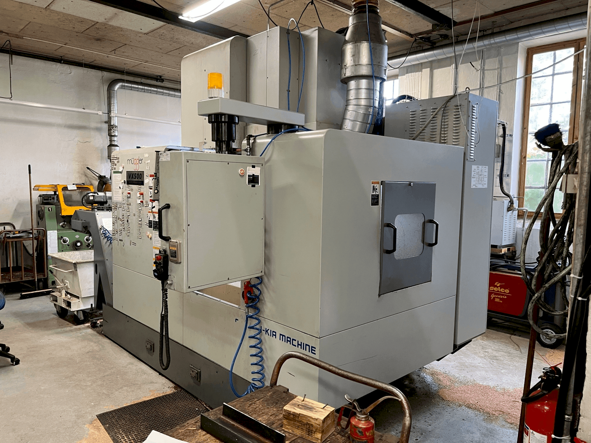 Koneen  HYUNDAI KIA VX500 etunäkymä