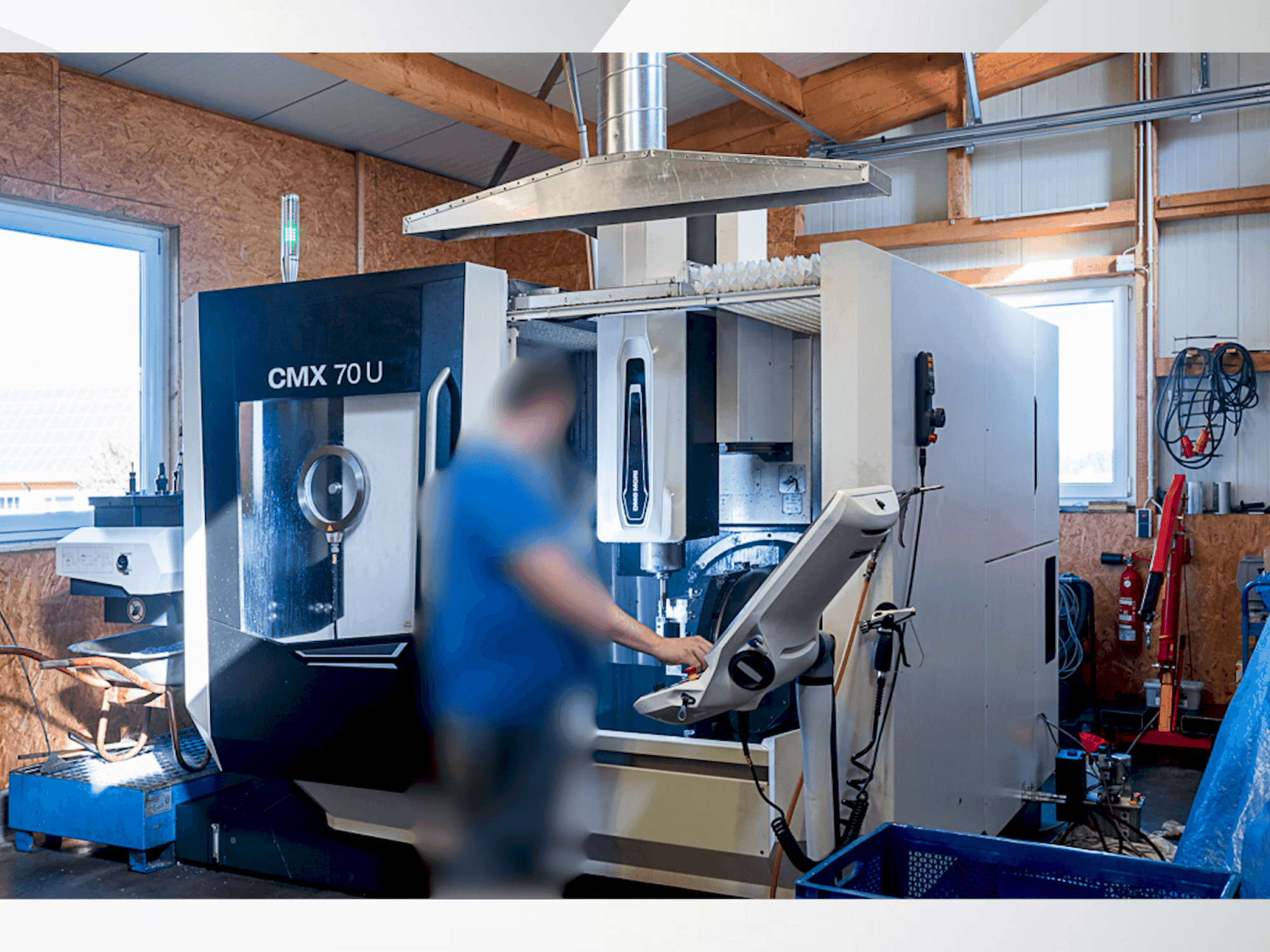 Koneen  DMG MORI CMX 70 U etunäkymä