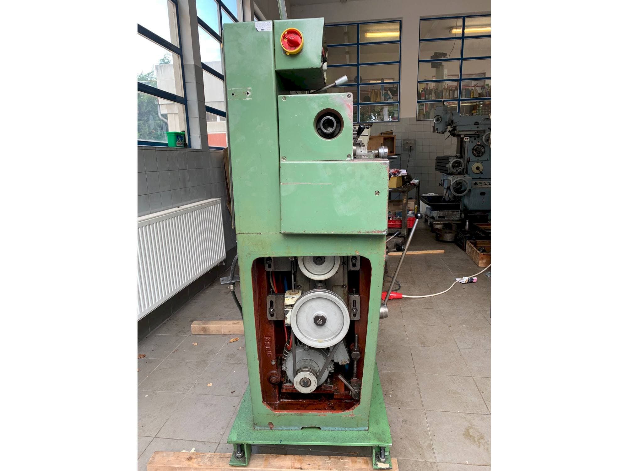 Koneen  TOS Sm 16-A etunäkymä