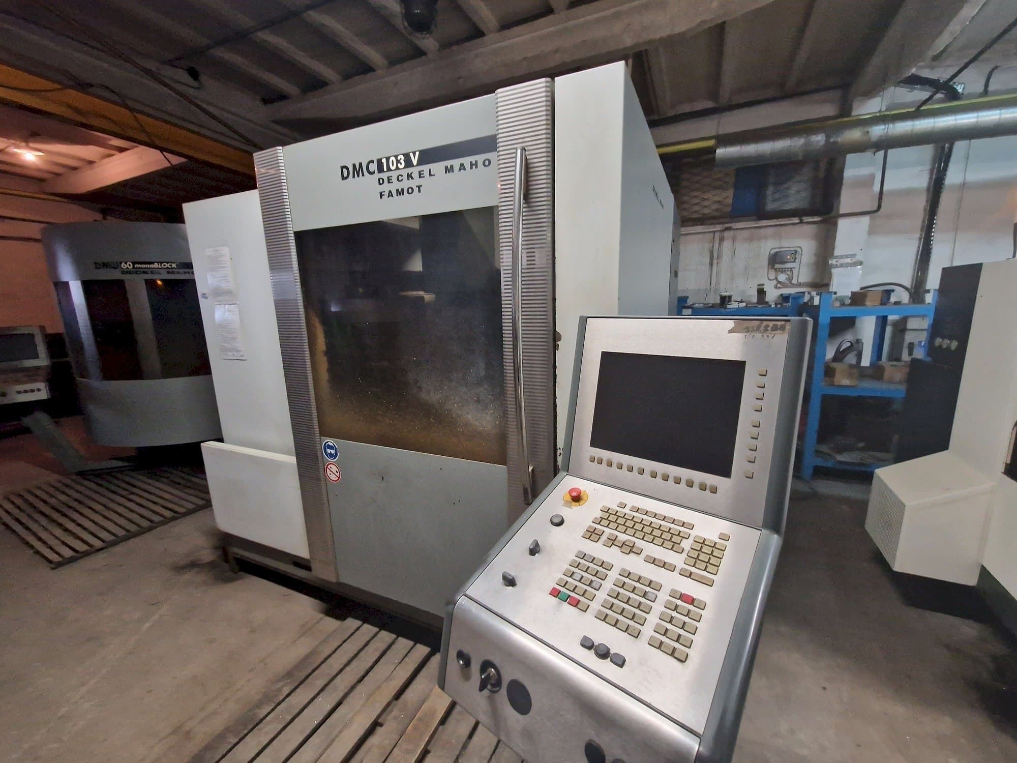 Koneen  DMG DMC 103V etunäkymä