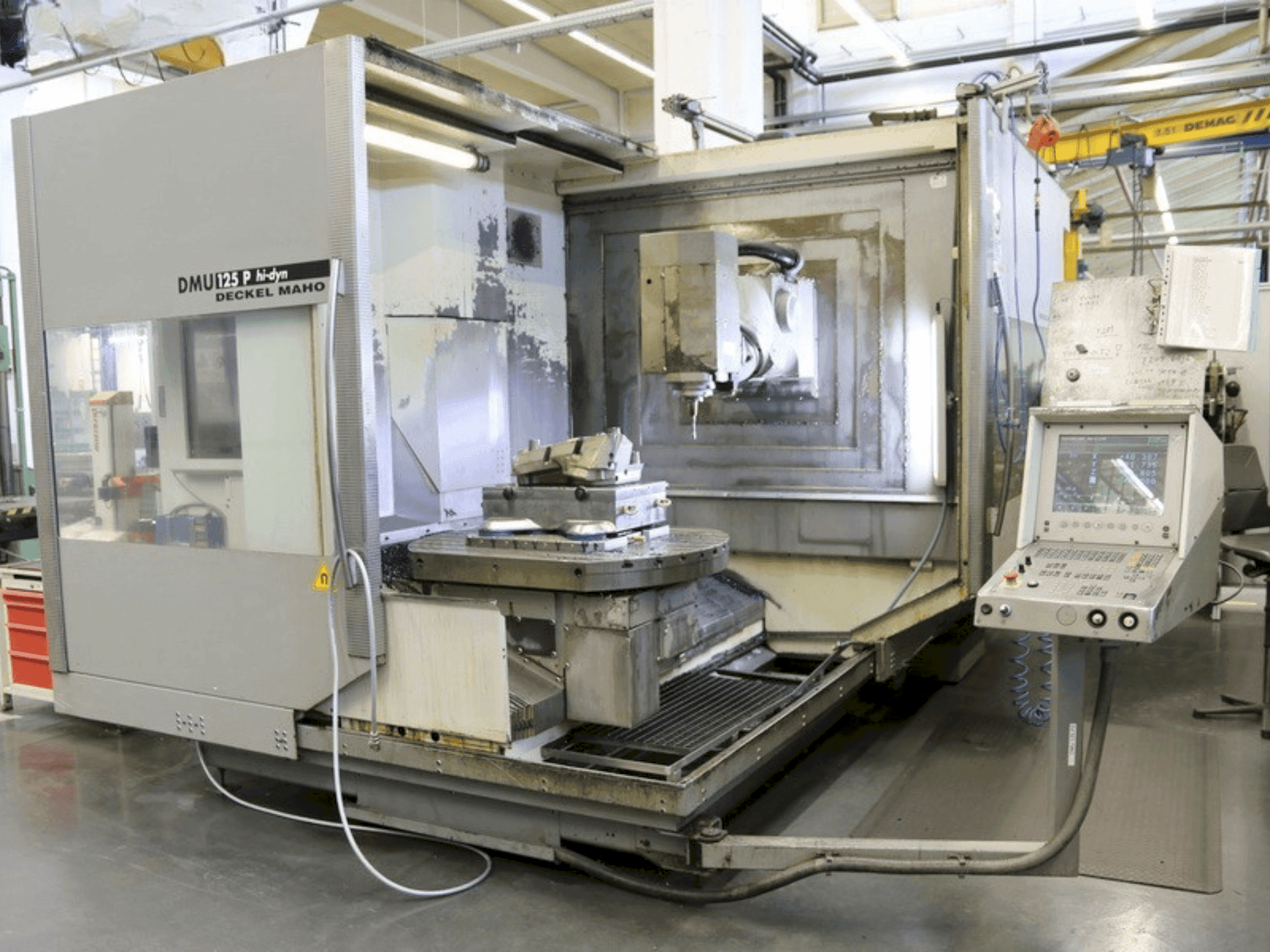 Koneen  DECKEL MAHO DMU 125 P hi-dyn etunäkymä