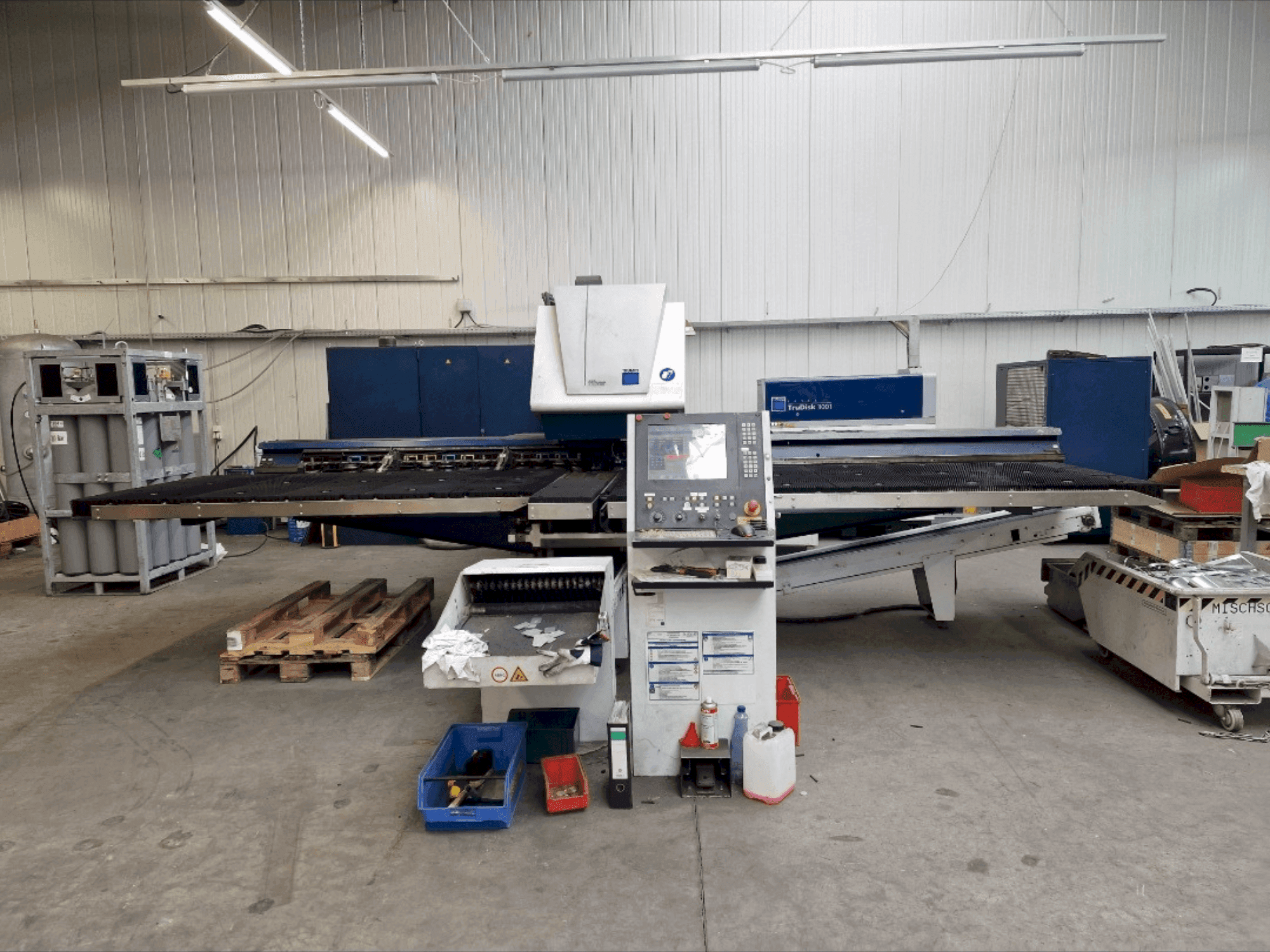 Koneen  TRUMPF TruMatic 3000 Fiber etunäkymä