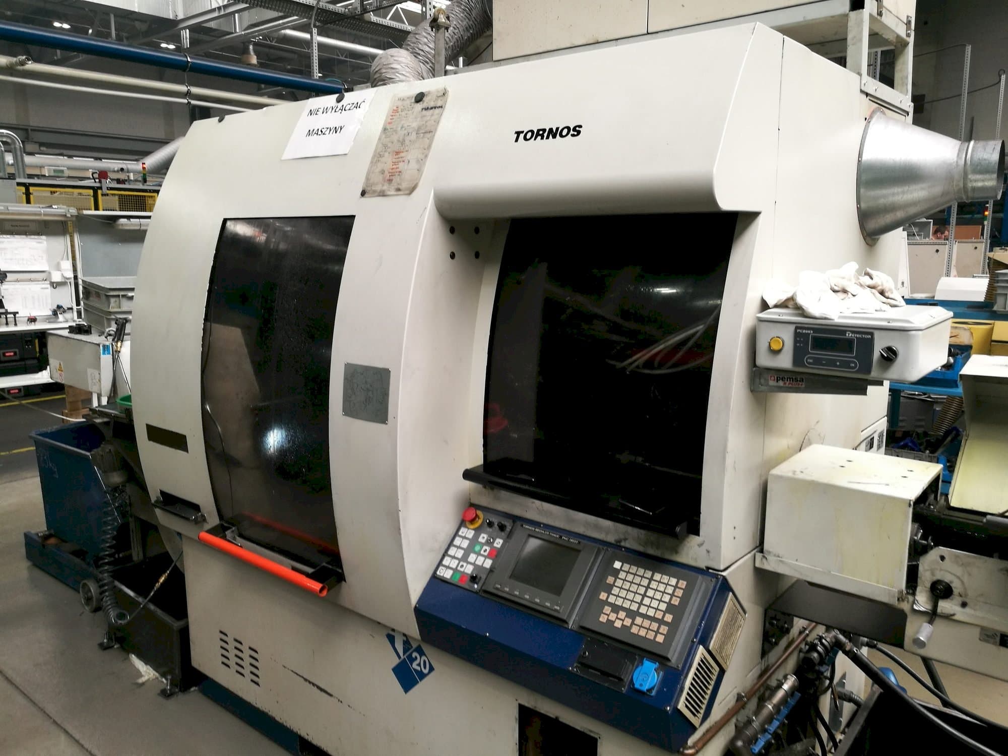 Koneen  Tornos Deco-2000/20 etunäkymä