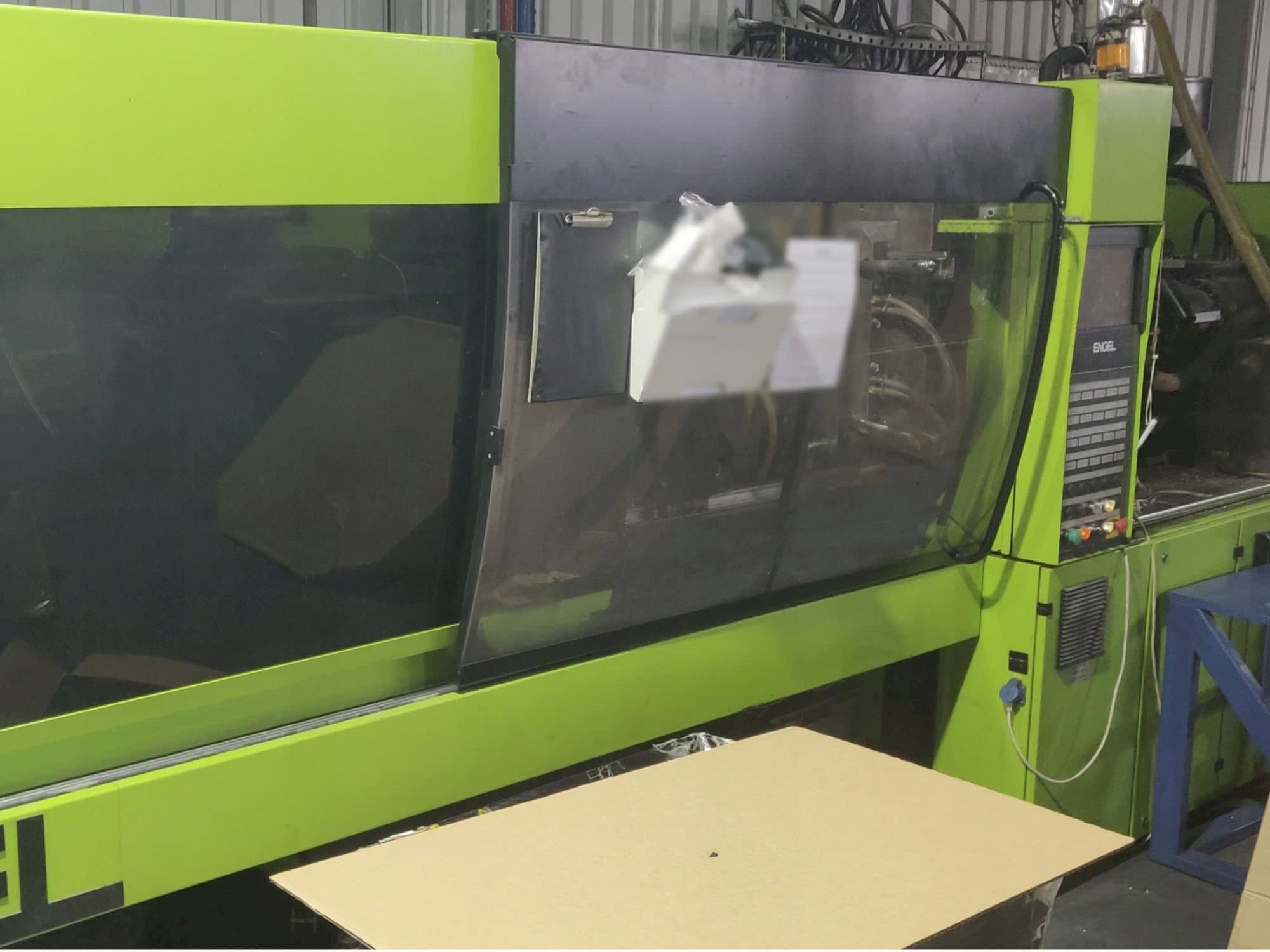 Koneen  ENGEL Victory 1050/220 Tech etunäkymä