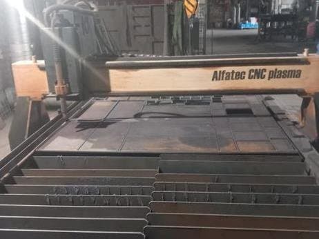 Koneen ALFATEC CNC 1,5x3M PROFI etunäkymä