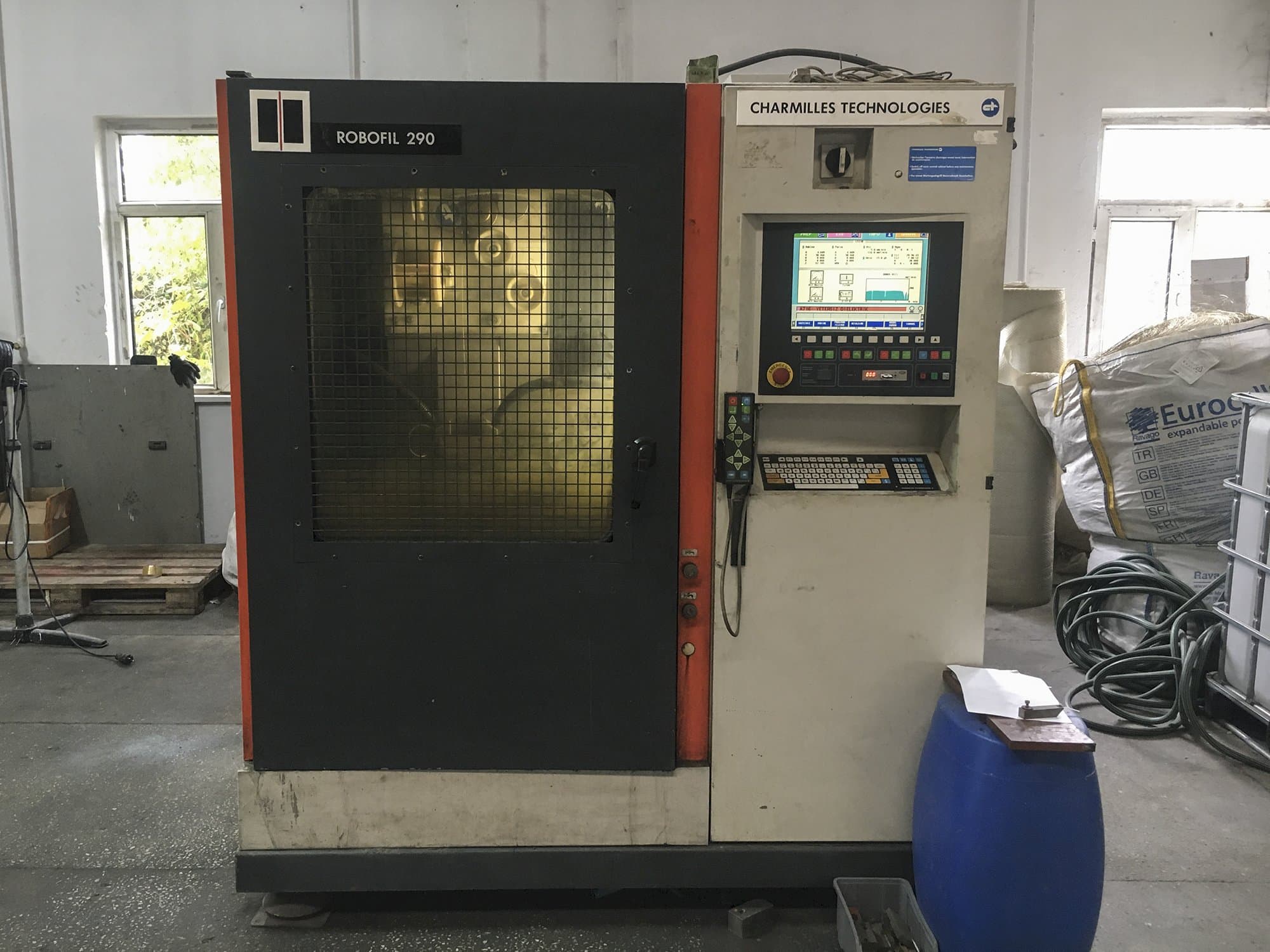 Koneen  CHARMILLES etunäkymä ROBOFIL 290