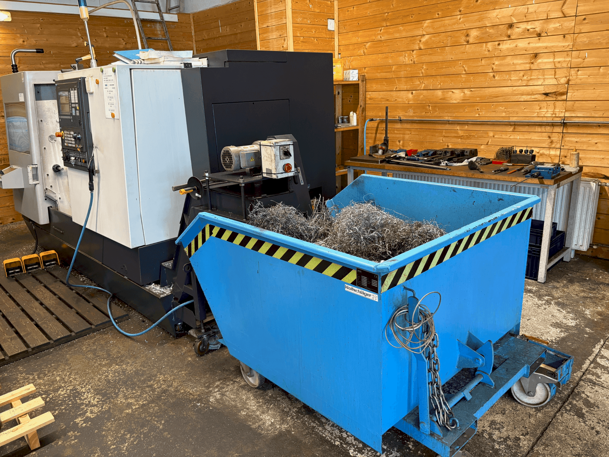 Koneen  HWACHEON Cutex 240 etunäkymä