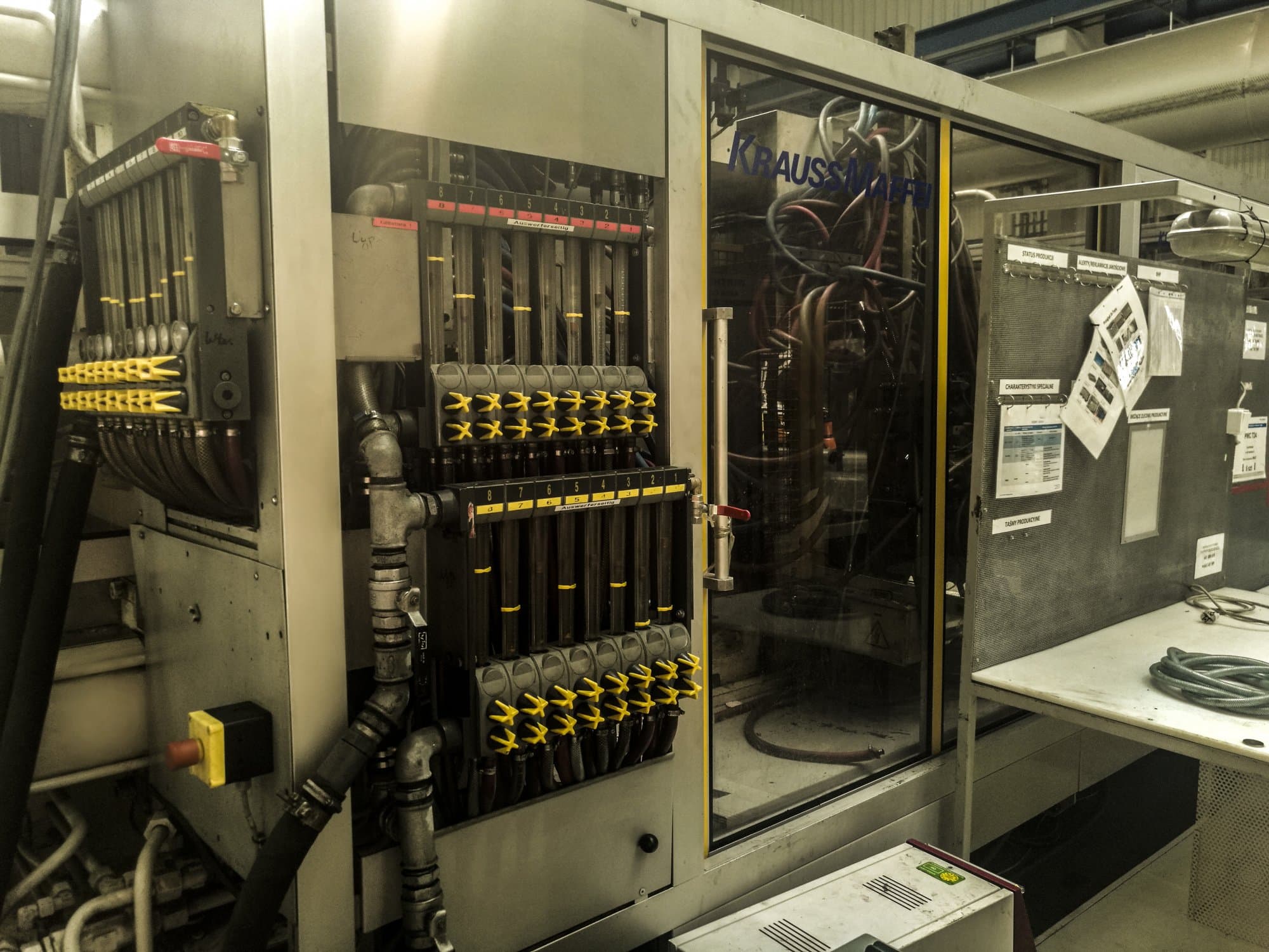 Koneen  Krauss Maffei etunäkymä 800-8000 MC