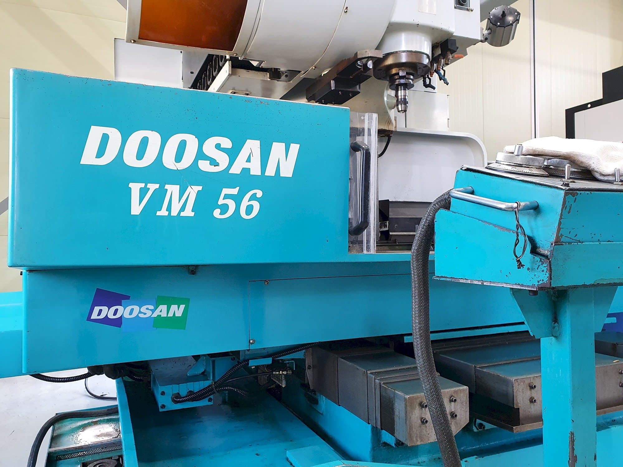 Koneen  Doosan VM56 etunäkymä