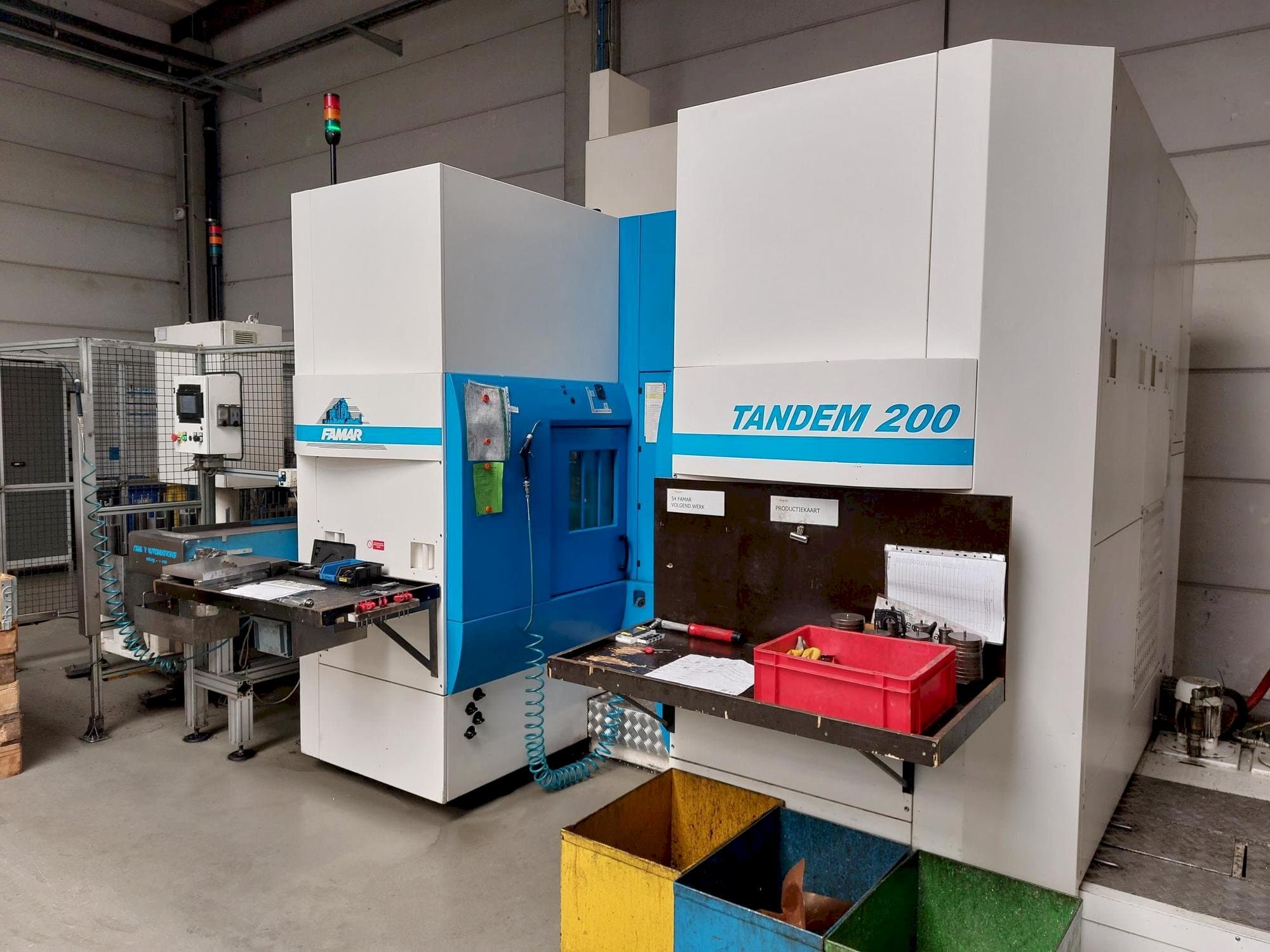 Koneen  Famar Tandem 200 etunäkymä