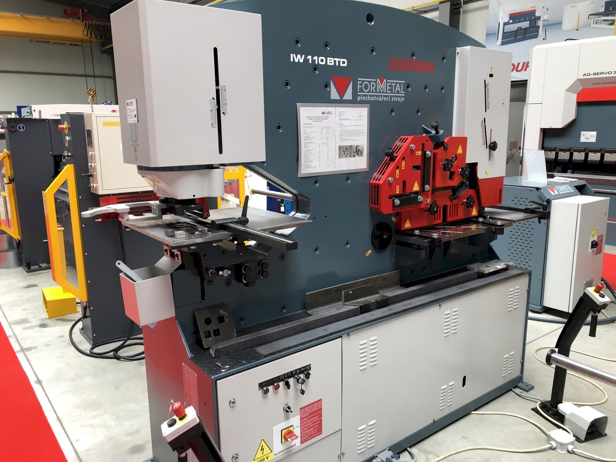 Koneen Durma vasen näkymä IW 110/180 BTD