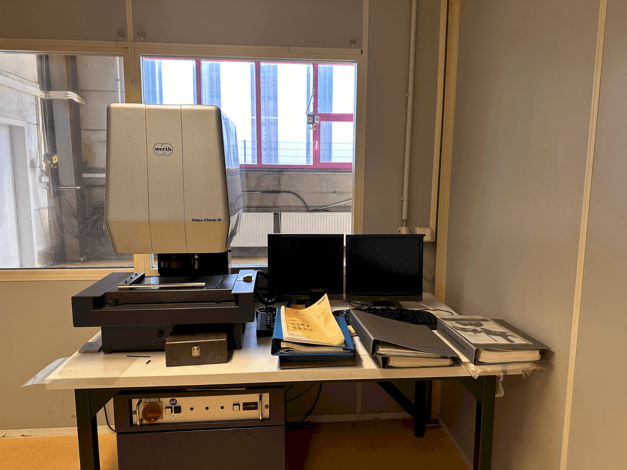 Koneen  Werth Video-Check IP 250x125 3D CNC etunäkymä