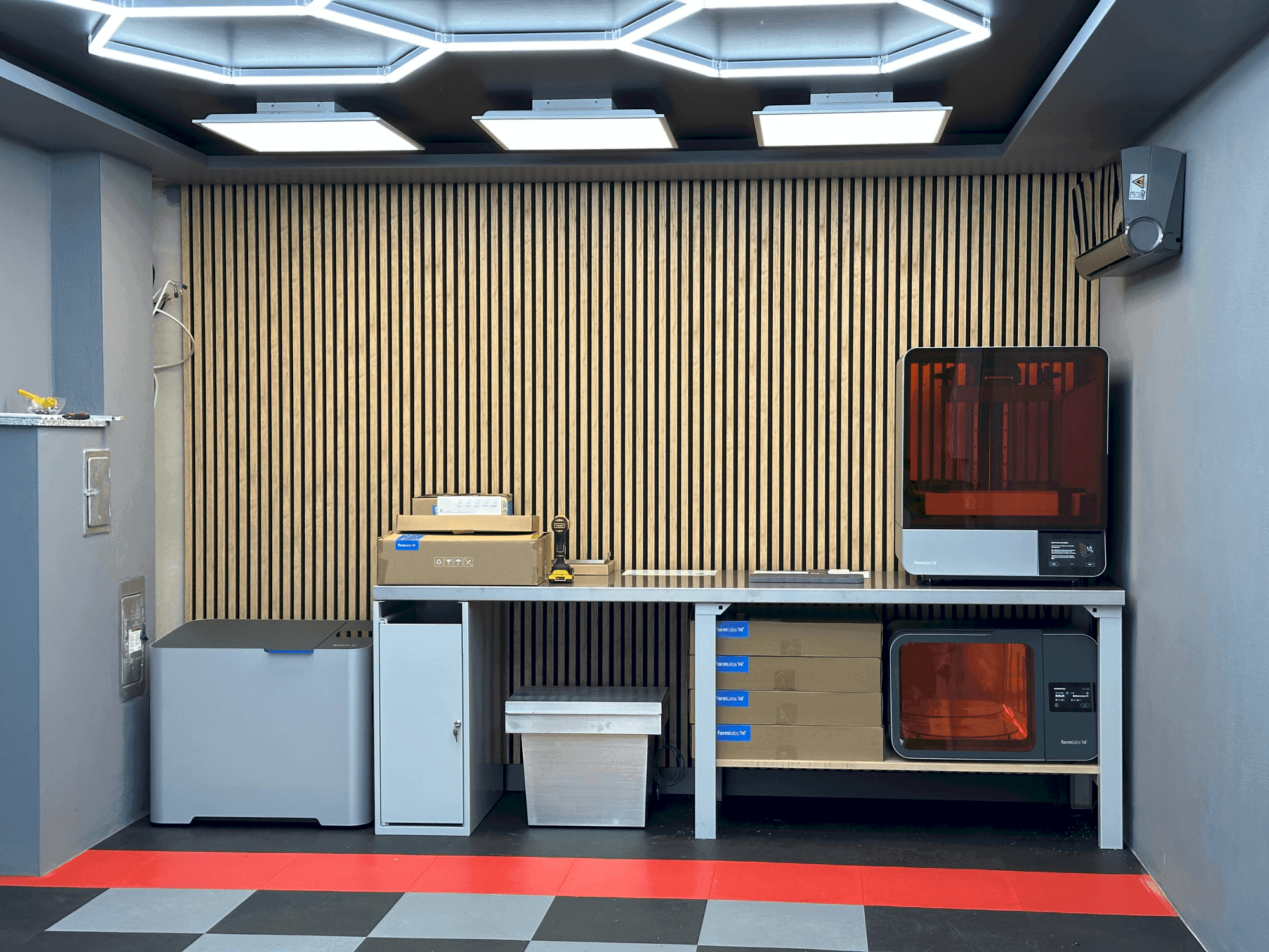 Koneen  FORMLABS 4L etunäkymä